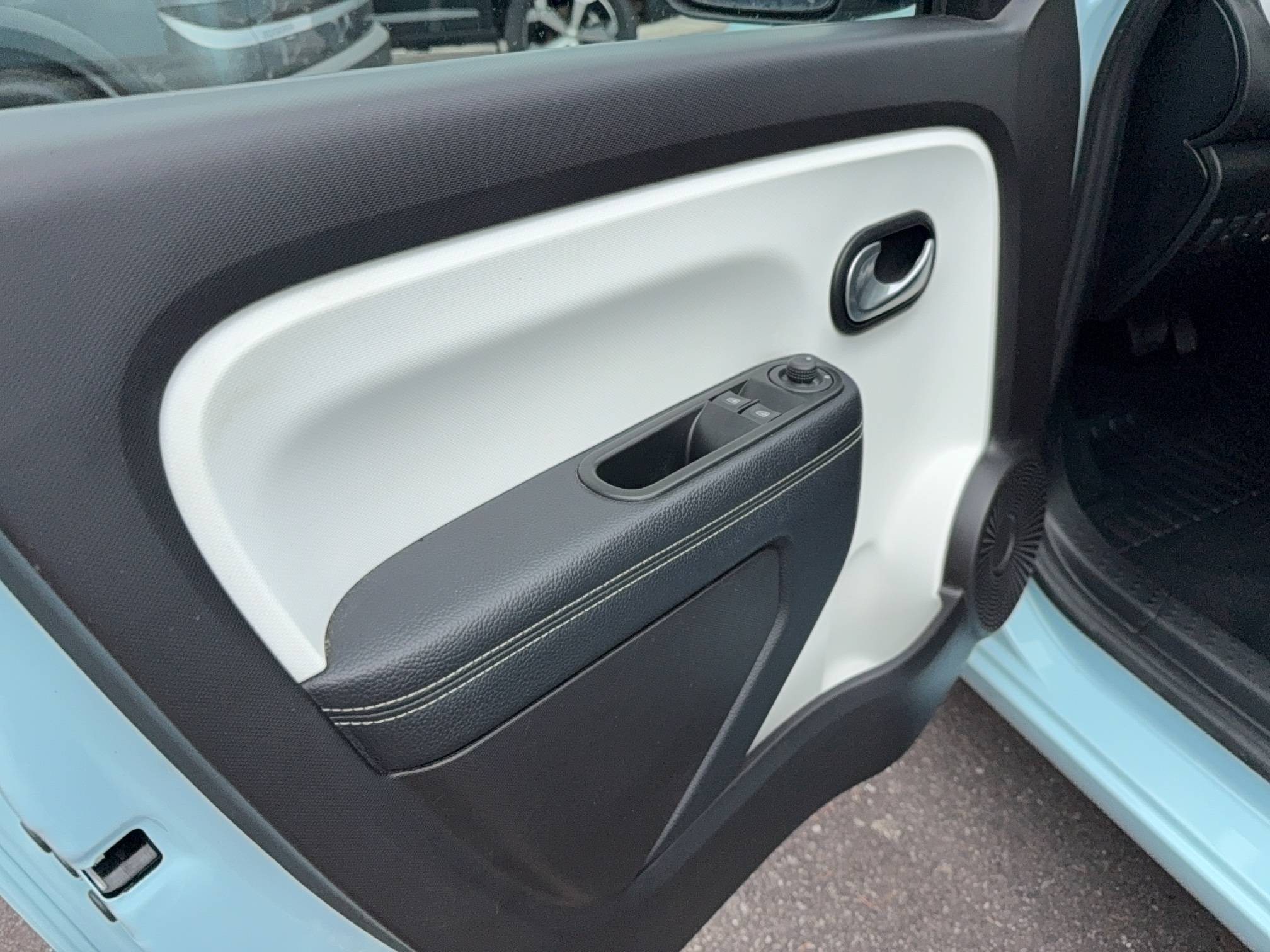 Vente en ligne Renault Twingo Electrique Twingo III E-Tech au prix de 12 490 €