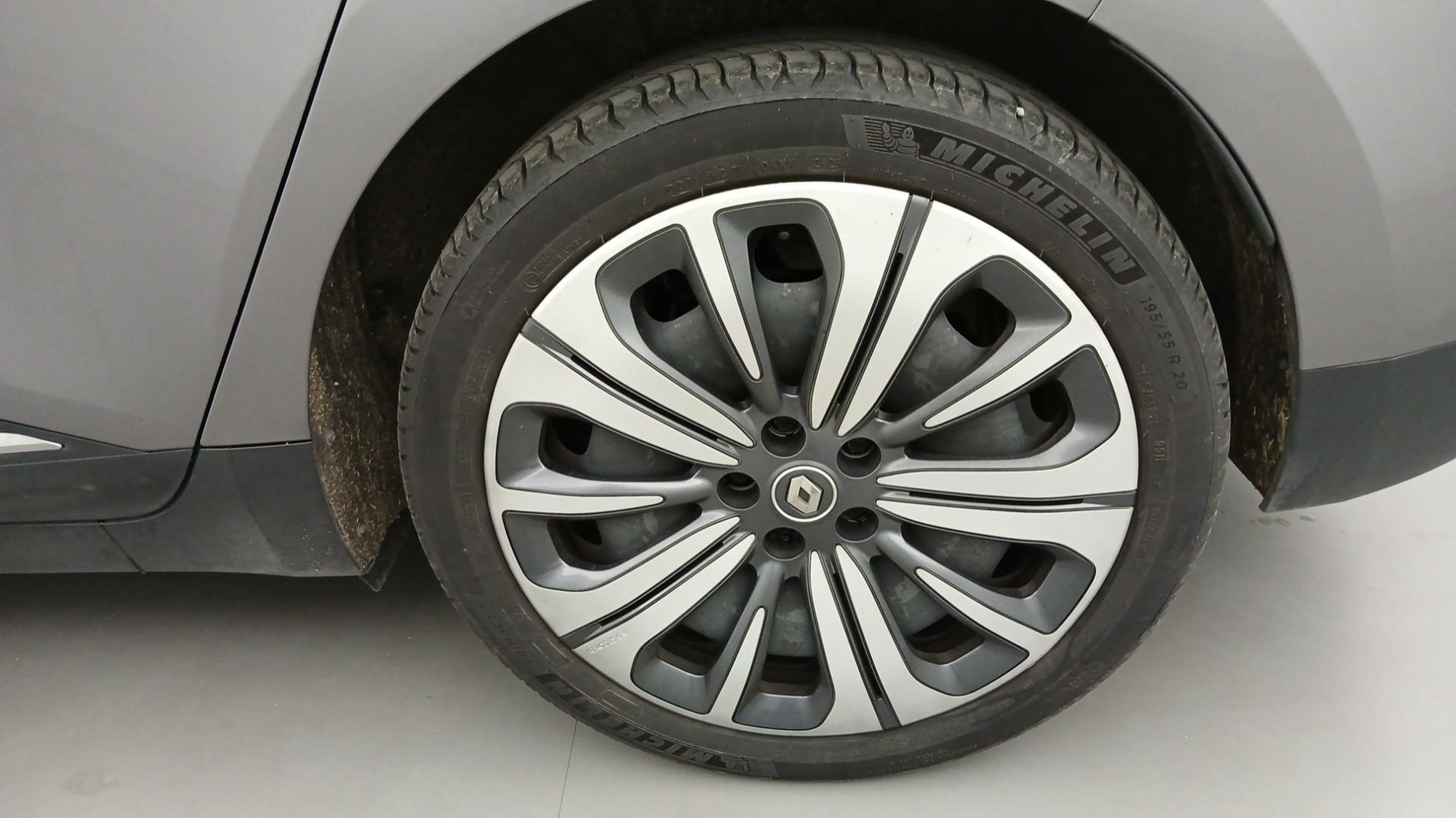 Vente en ligne Renault Grand Scenic 4 Grand Scenic TCe 140 au prix de 19 590 €