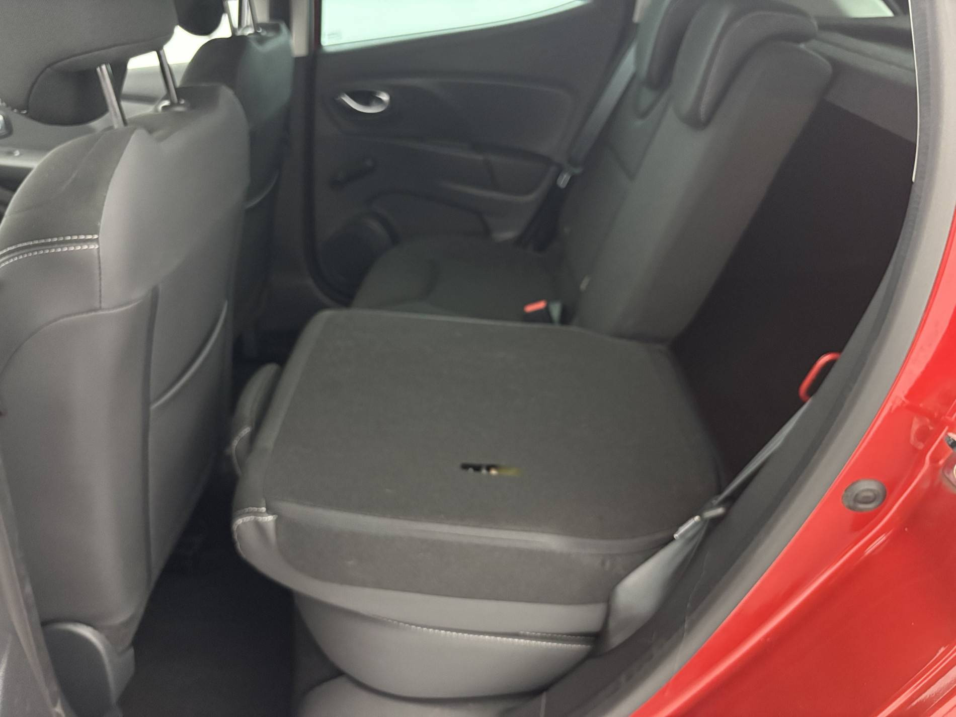 Vente en ligne Renault Clio 4 Clio TCe 90 E6C au prix de 11 790 €