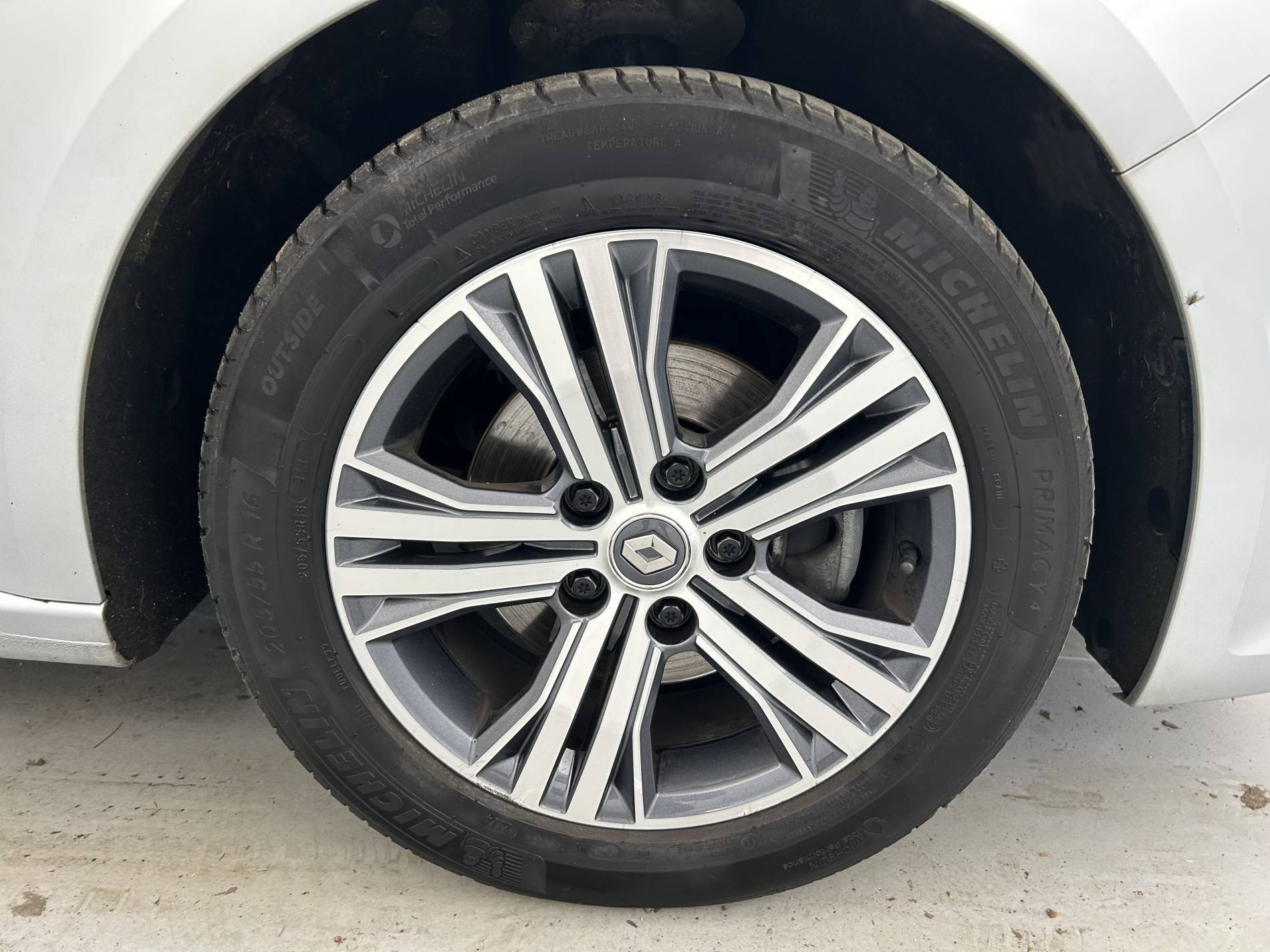 Vente en ligne Renault Megane 4 Estate  Blue dCi 115 au prix de 14 990 €