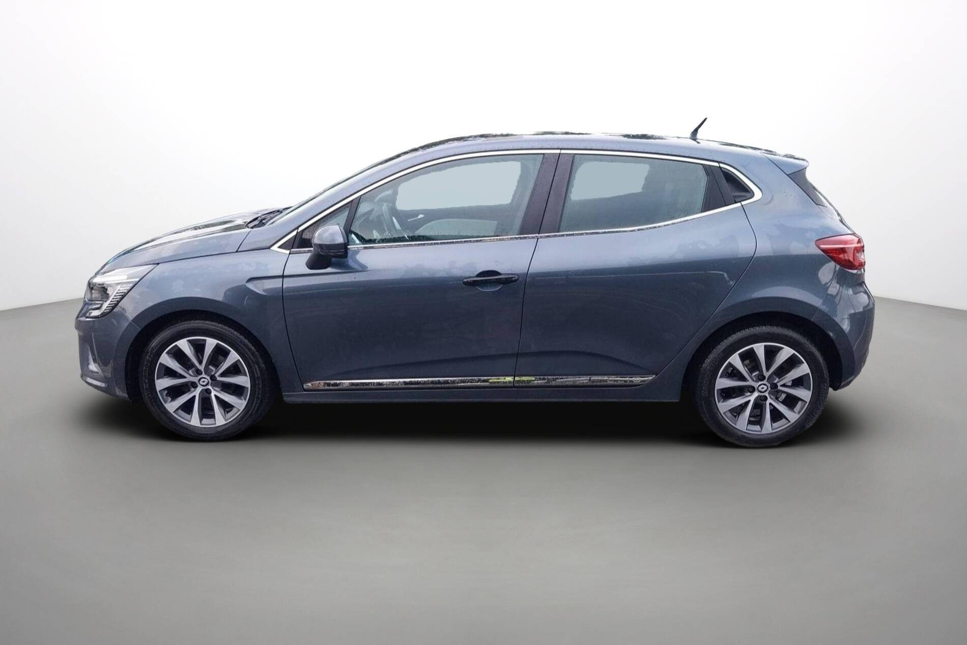 Vente en ligne Renault Clio 5 Clio TCe 90 - 21 au prix de 13 500 €