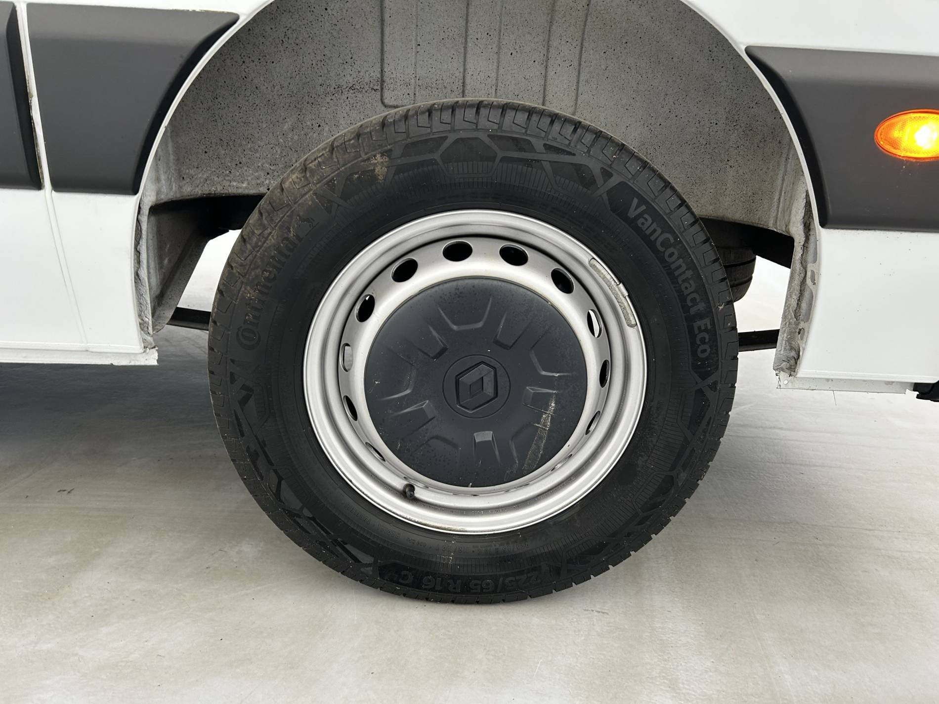 Vente en ligne Renault Master Fourgon MASTER FGN TRAC F3500 L3H3 BLUE DCI 135 au prix de 29 990 €