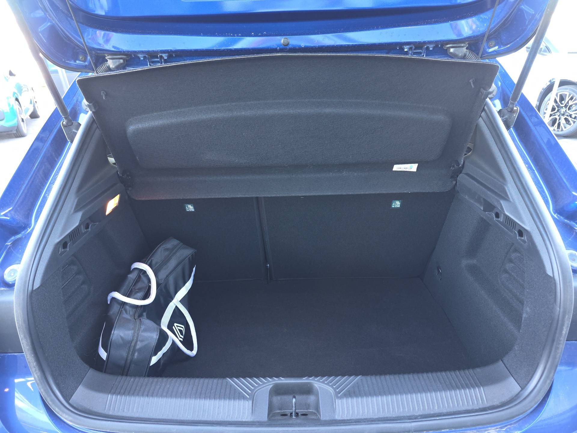 Vente en ligne Renault Clio 6 Clio E-Tech full hybrid 160 ch au prix de 25 900 €