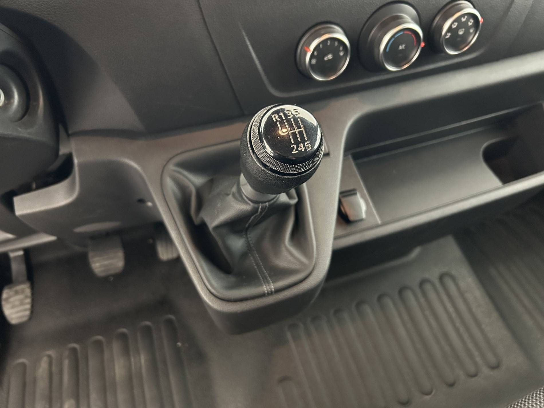 Vente en ligne Renault Master Fourgon MASTER FGN TRAC F3500 L2H2 BLUE DCI 150 au prix de 27 490 €