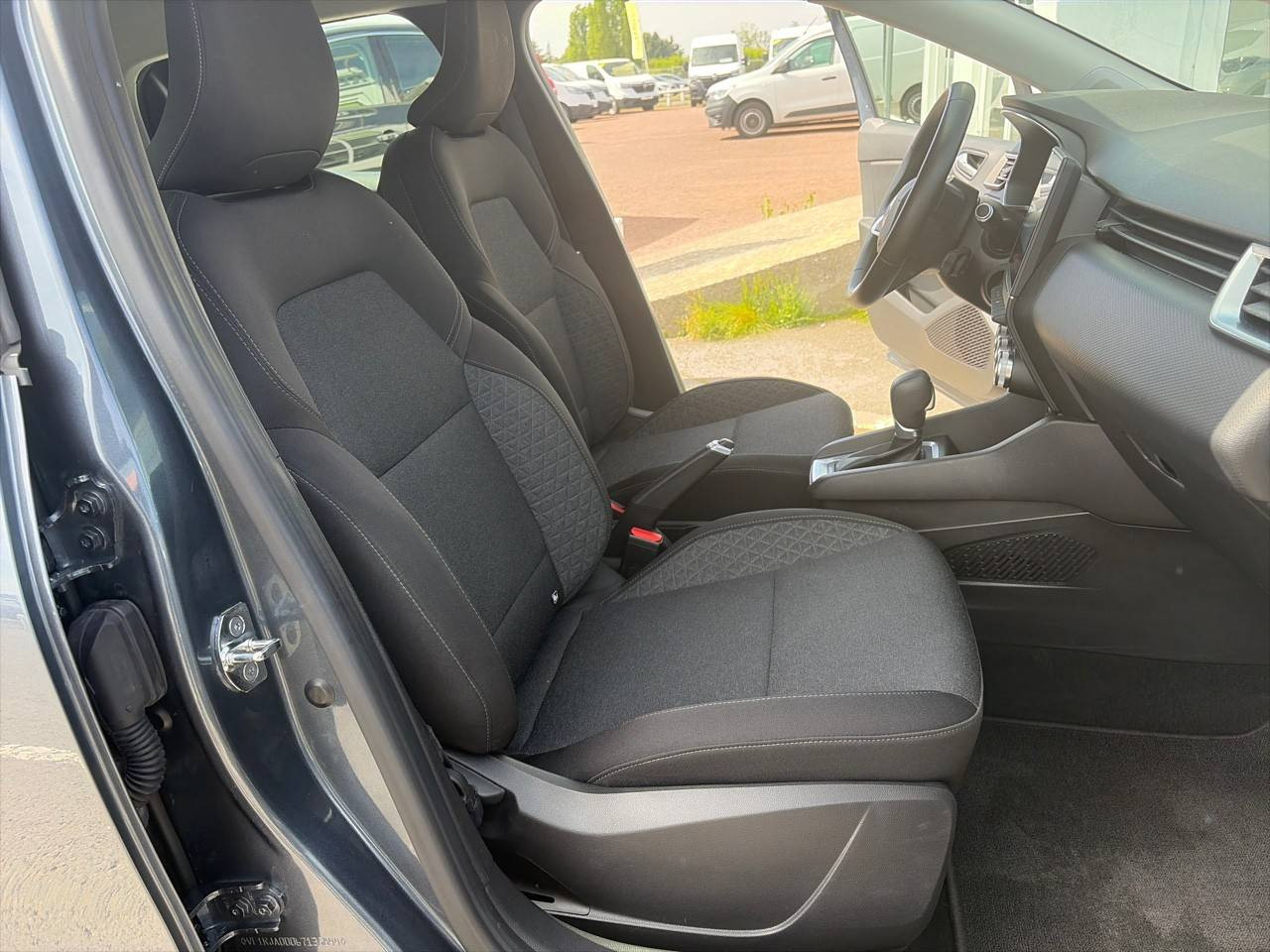 Vente en ligne Renault Clio 5 Clio E-Tech 140 - 21N au prix de 14 790 €