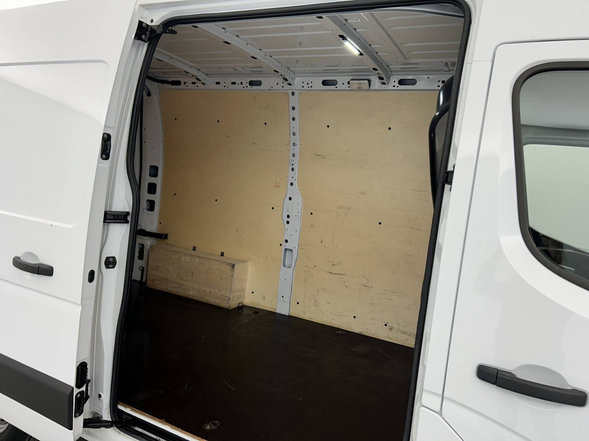 Vente en ligne Renault Master Fourgon MASTER FGN TRAC F3500 L2H2 BLUE DCI 135 au prix de 24 990 €