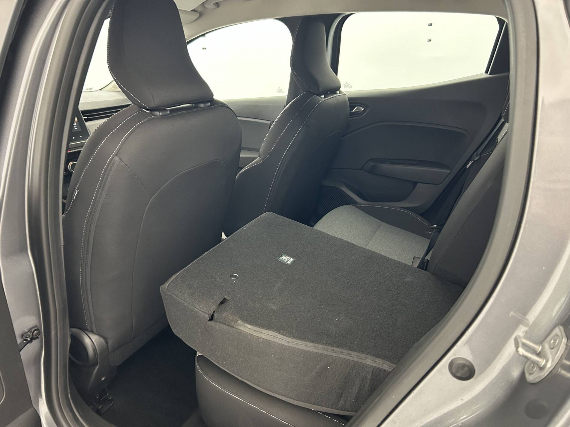 Vente en ligne Renault Clio 5 Clio E-Tech full hybrid 145 ch GSR2 au prix de 19 990 €