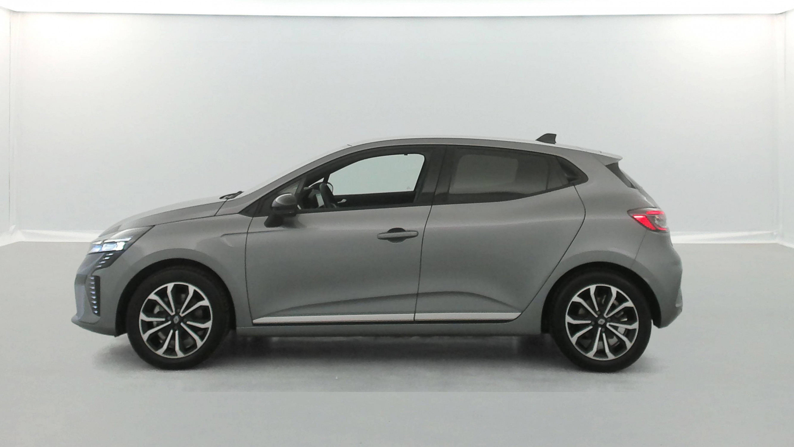 Vente en ligne Renault Clio 5 Clio E-Tech full hybrid 145 ch GSR2 au prix de 20 890 €