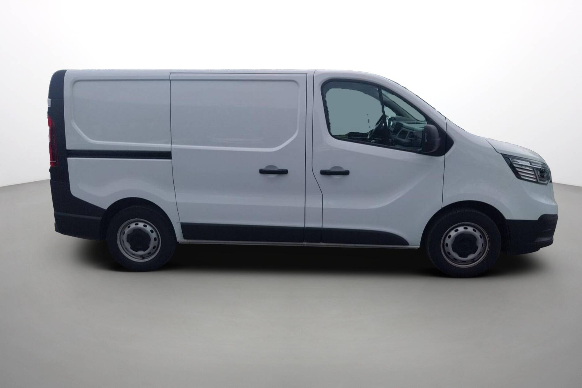 Vente en ligne Renault Trafic 3 Fourgon TRAFIC FG BLUE DCI 130 L1H1 3T GSR2 au prix de 23 990 €
