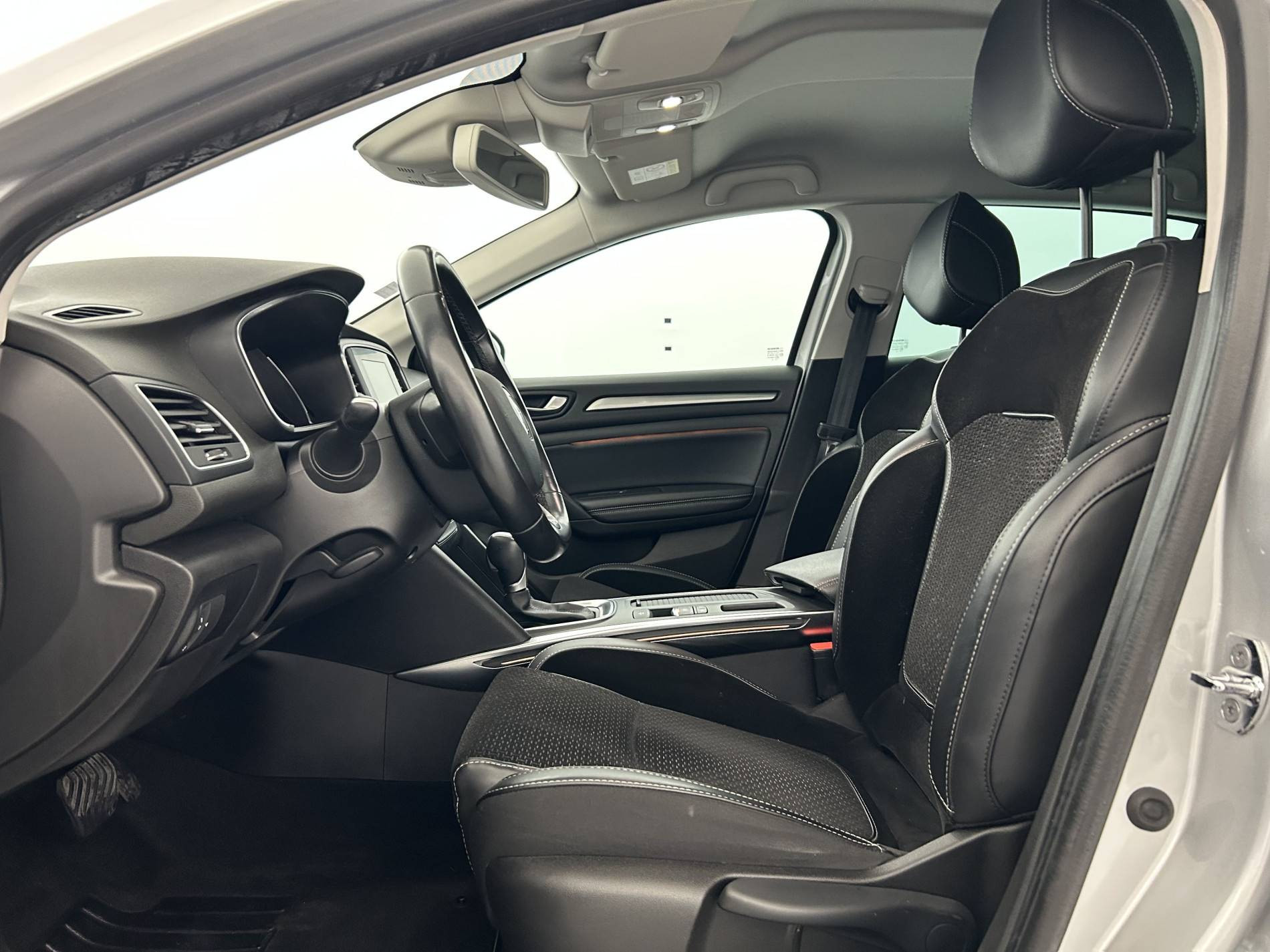 Vente en ligne Renault Megane 4 Mégane IV Berline Blue dCi 115 EDC au prix de 16 390 €
