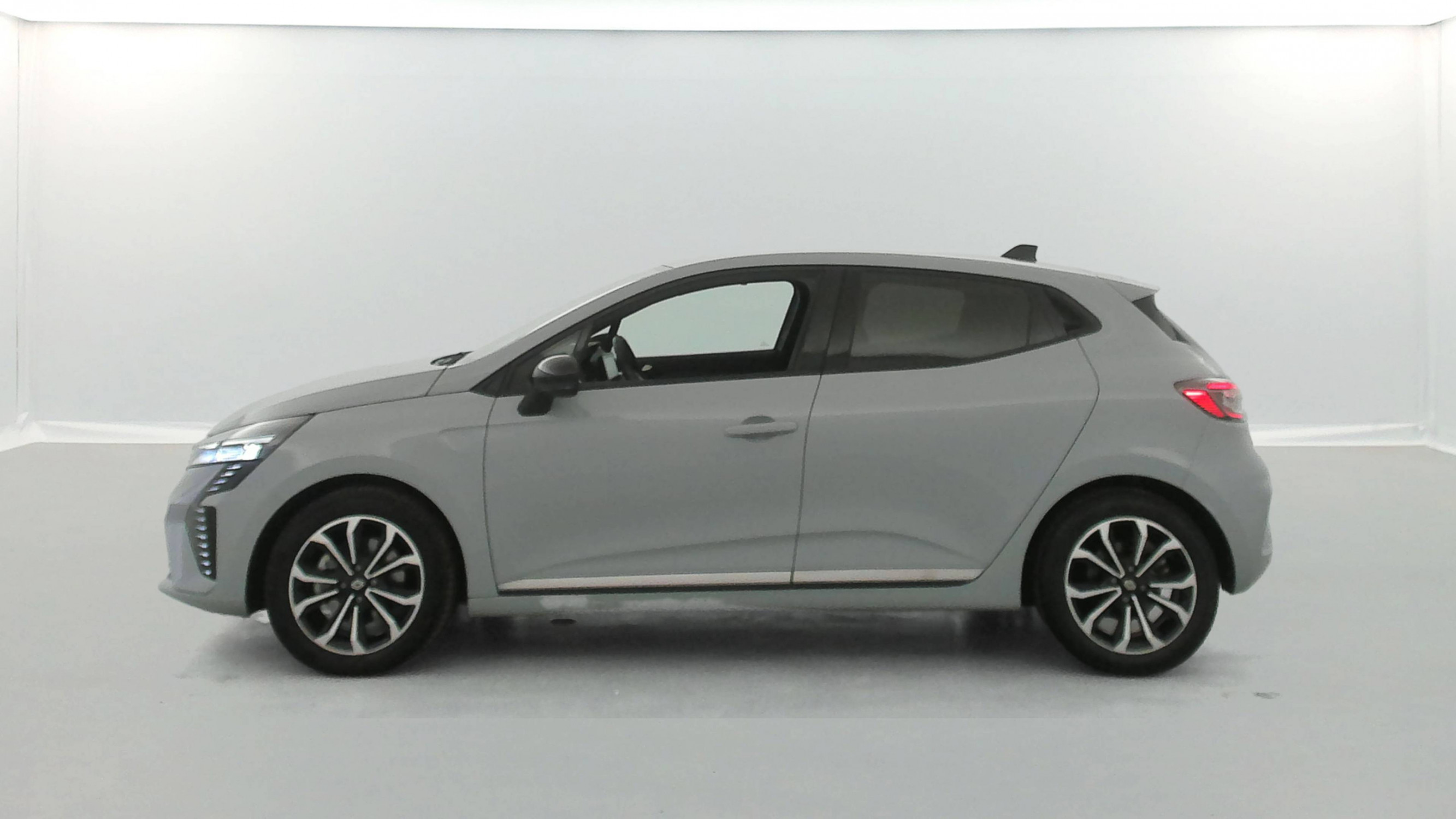 Vente en ligne Renault Clio 5 Clio E-Tech full hybrid 145 au prix de 17 990 €