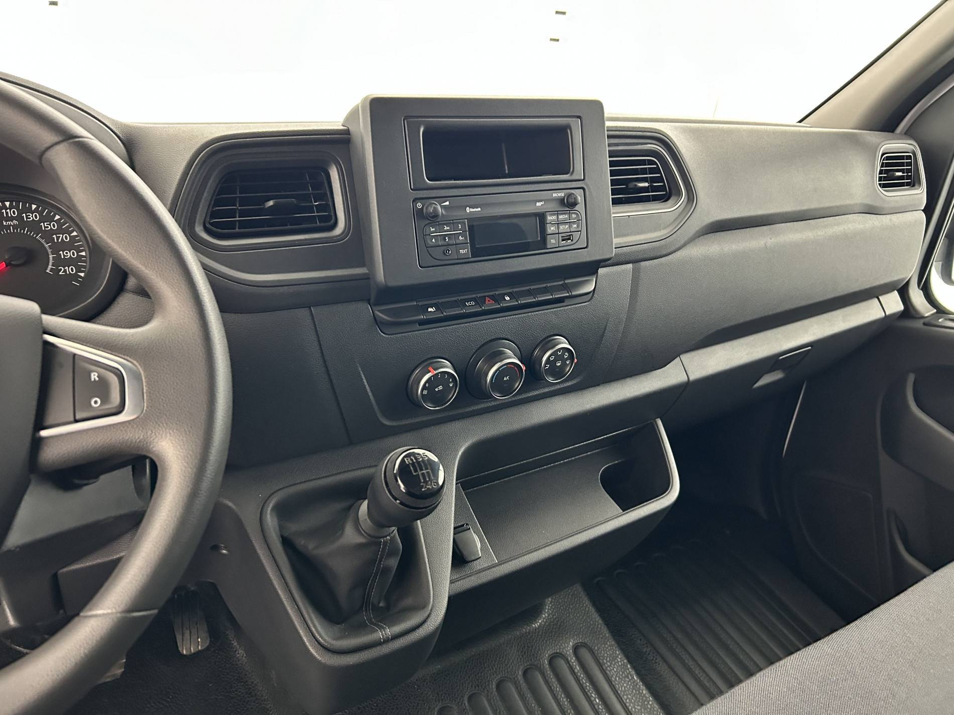 Vente en ligne Renault Master Fourgon MASTER FGN TRAC F3500 L2H2 BLUE DCI 135 au prix de 22 990 €