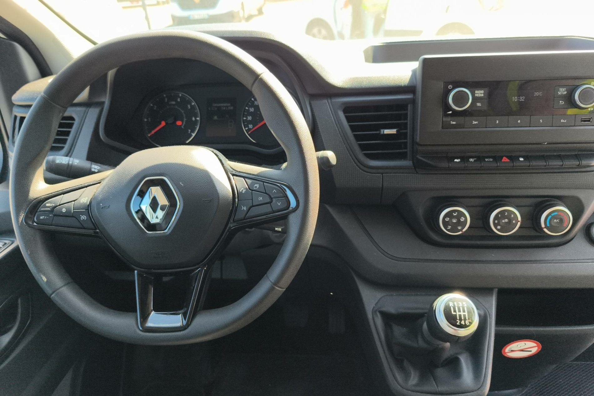 Vente en ligne Renault Trafic 3 Fourgon TRAFIC FGN L2H1 3000 KG BLUE DCI 130 au prix de 23 490 €