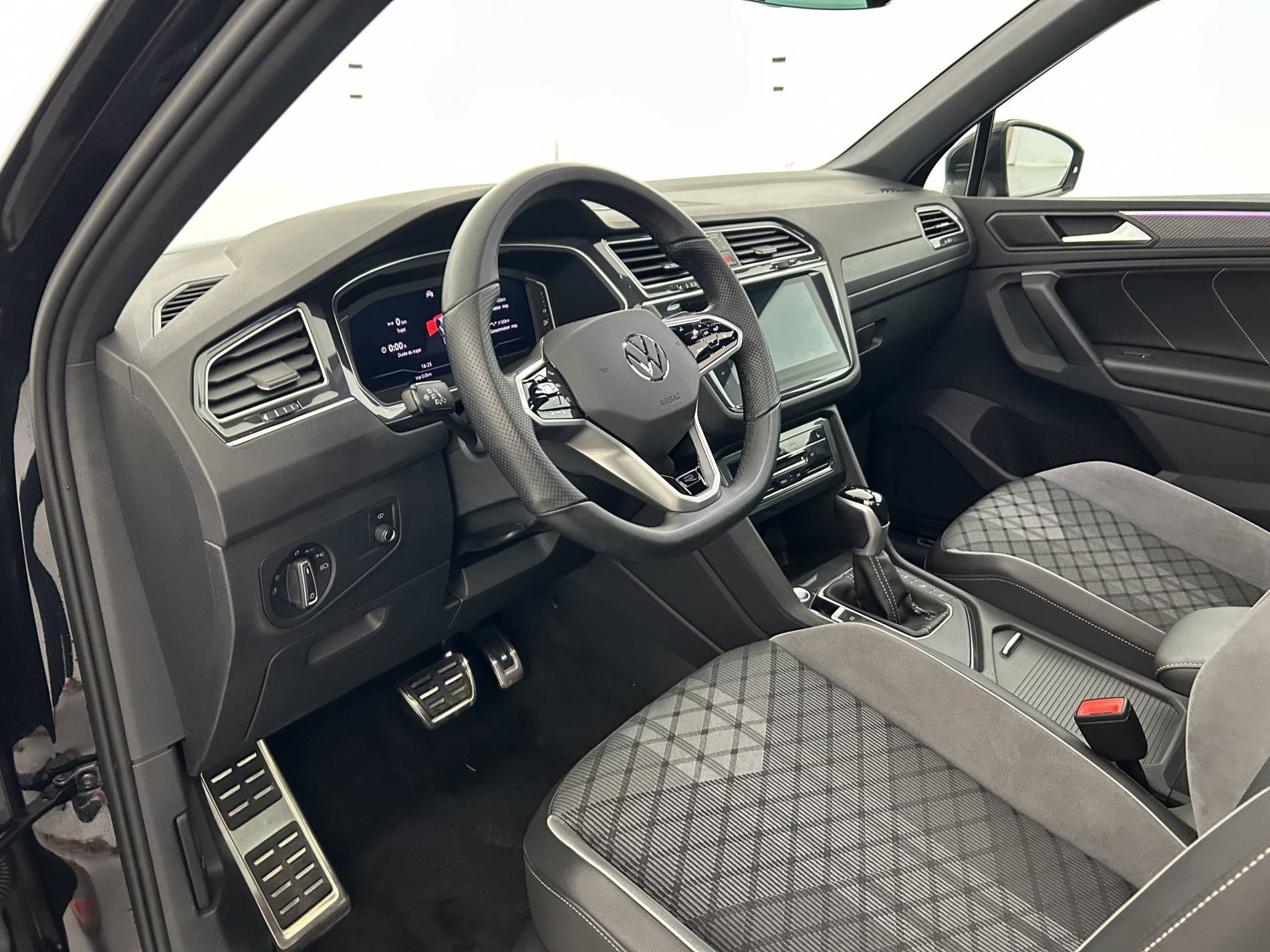 Vente en ligne Volkswagen Tiguan  1.4 eHybrid 245ch DSG6 au prix de 35 990 €