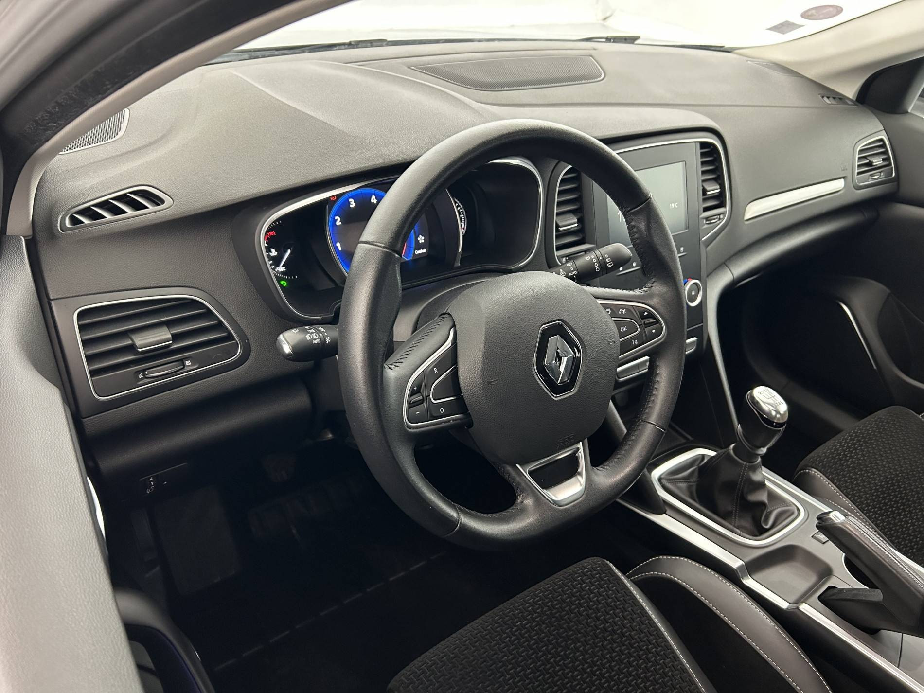 Vente en ligne Renault Megane 4 Mégane IV Berline TCe 100 Energy au prix de 10 590 €