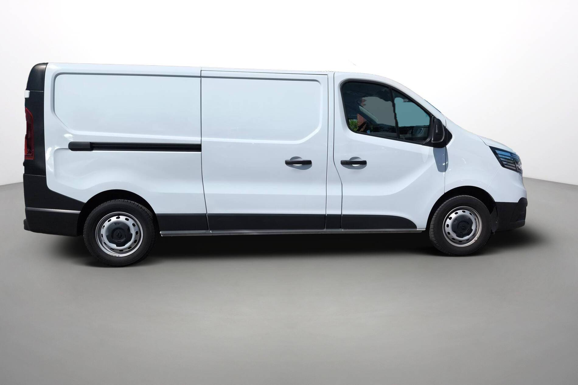 Vente en ligne Renault Trafic 3 Fourgon TRAFIC FGN L2H1 3000 KG BLUE DCI 130 au prix de 23 700 €