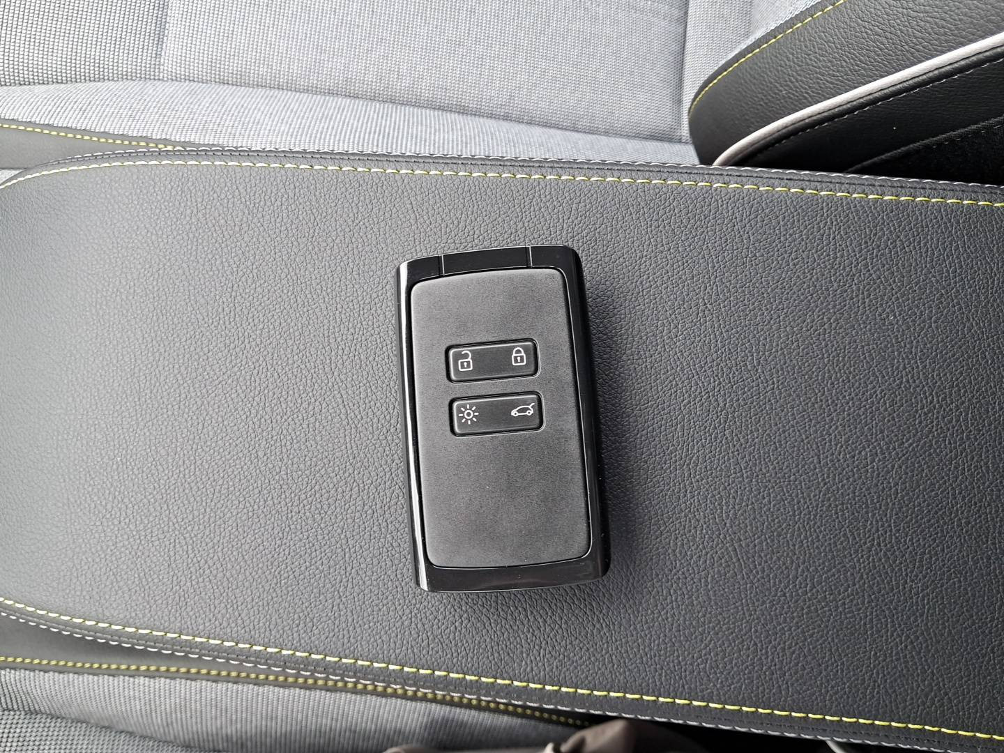 Vente en ligne Renault Scenic E-Tech Scenic E-Tech électrique 220 ch grande autonomie au prix de 49 740 €