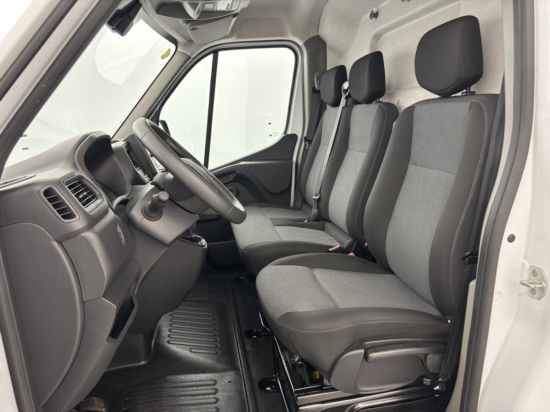 Vente en ligne Renault Master Fourgon MASTER FGN TRAC F3500 L3H3 BLUE DCI 135 au prix de 27 000 €