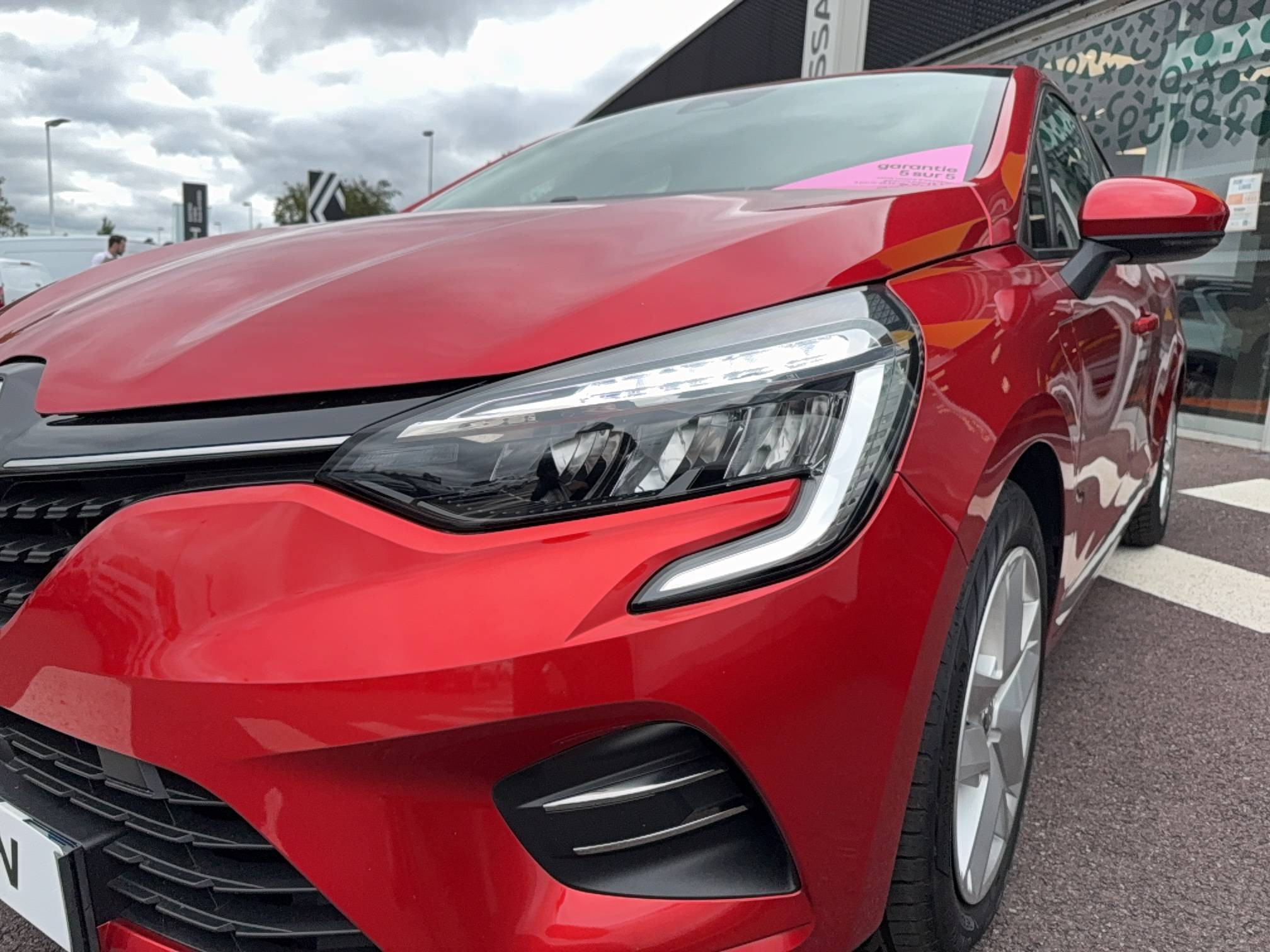 Vente en ligne Renault Clio 5 Clio E-Tech 140 - 21N au prix de 15 375 €