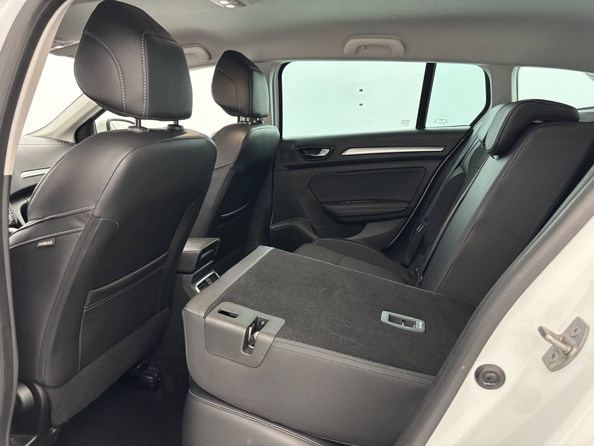 Vente en ligne Renault Megane 4 Estate  Blue dCi 115 EDC au prix de 18 450 €