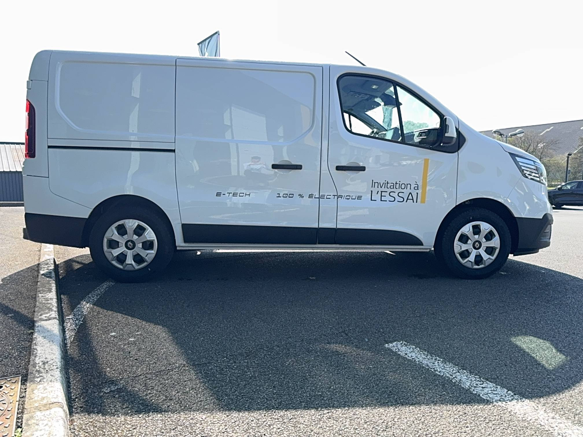 Vente en ligne Renault Trafic Van E-Tech TRAFIC E-TECH ELECTRIQUE FGN L1H1 3T AC22 au prix de 35 300 €