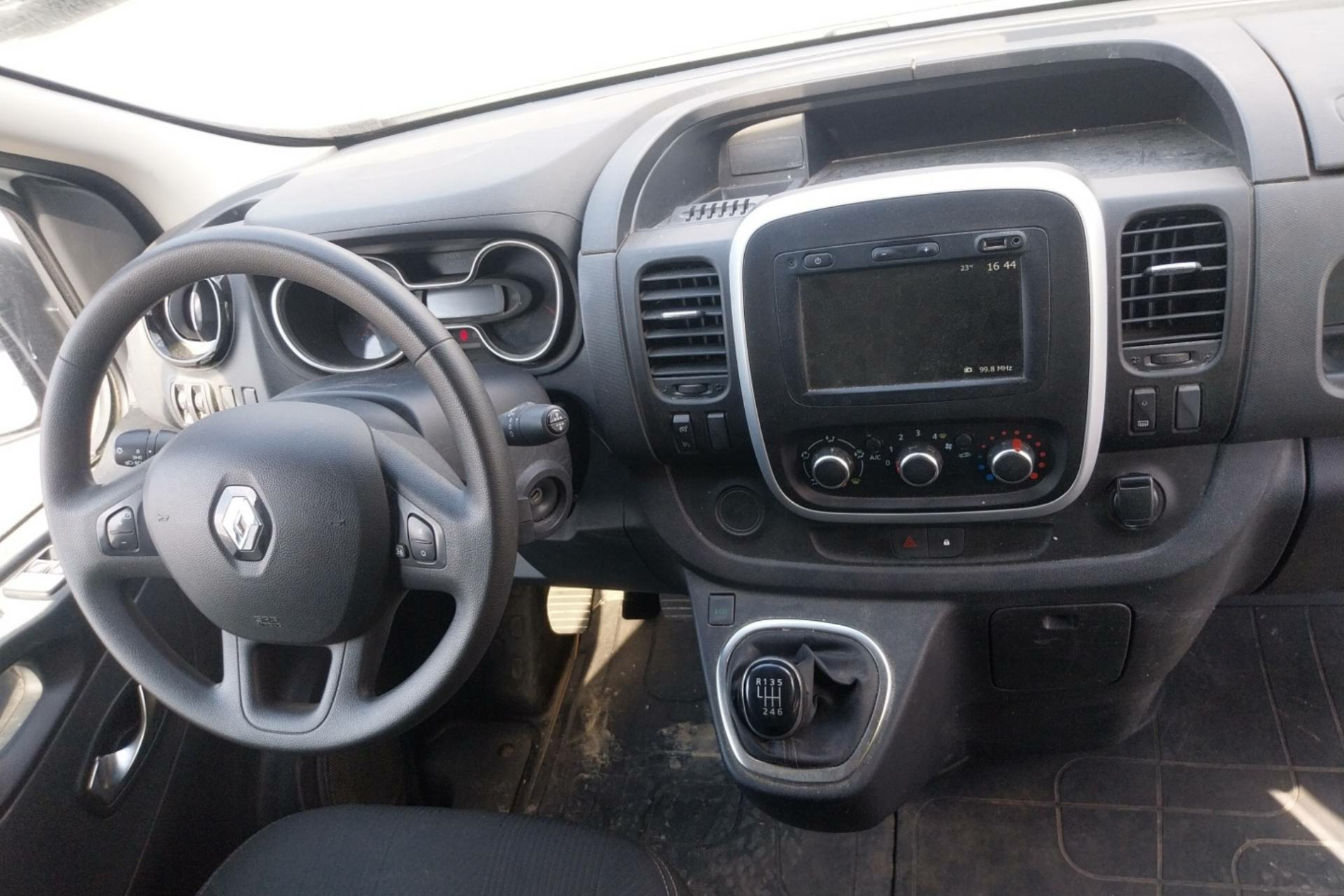 Vente en ligne Renault Trafic 3 Fourgon TRAFIC FGN L2H1 1300 KG DCI 120 au prix de 21 490 €