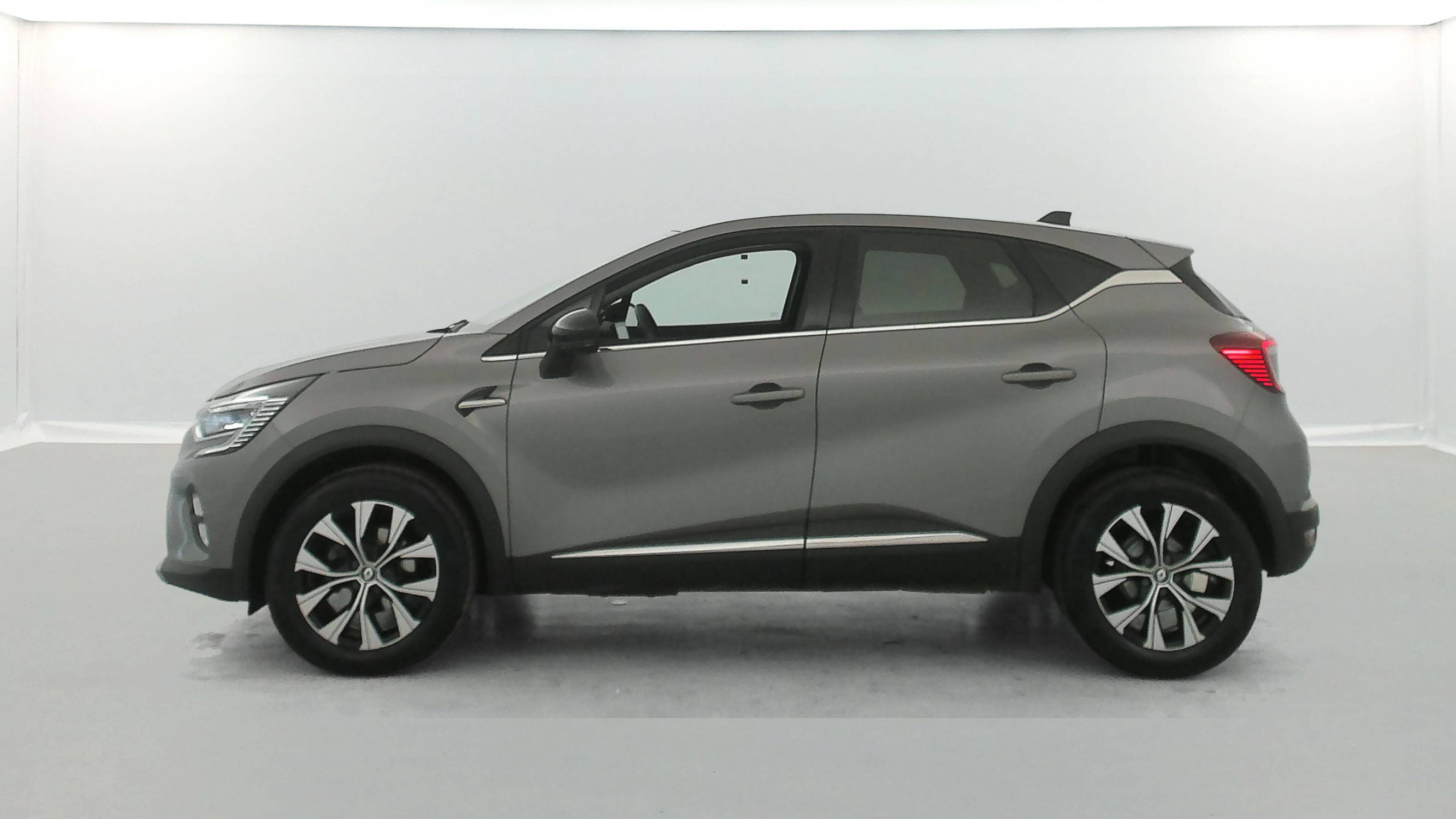 Vente en ligne Renault Captur  mild hybrid 140 au prix de 17 990 €