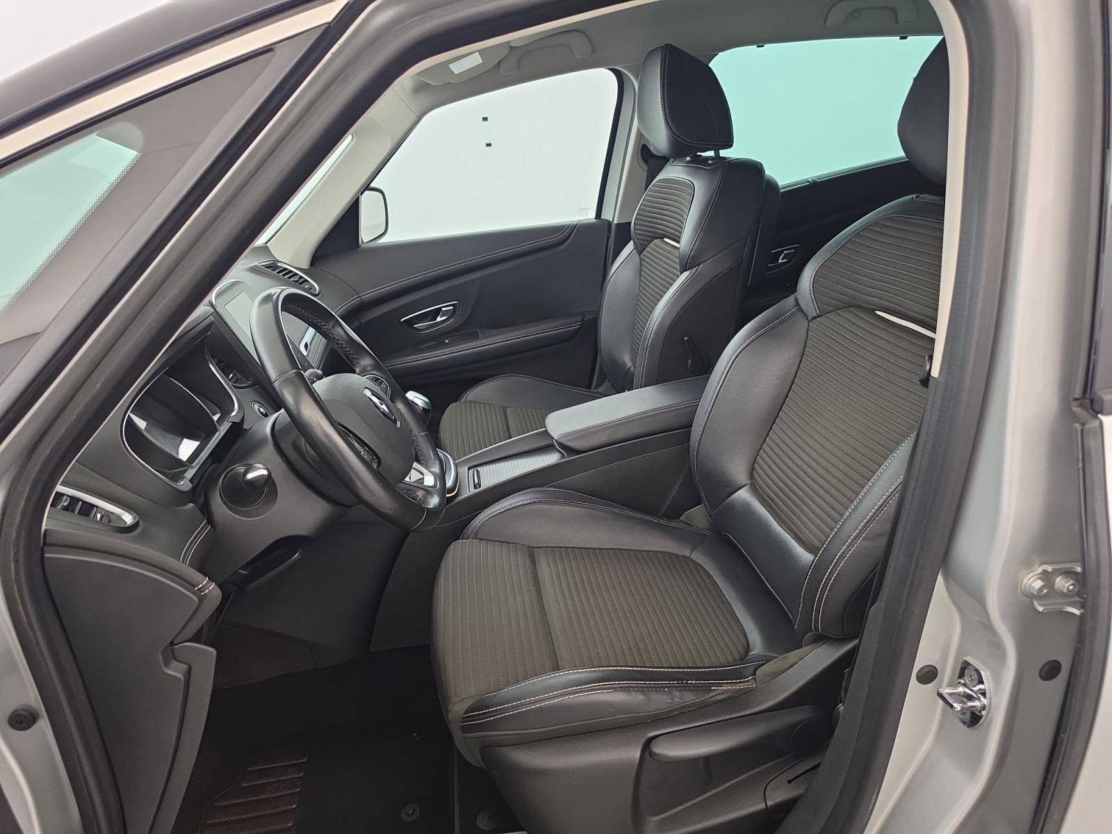 Vente en ligne Renault Grand Scenic 4 Grand Scenic dCi 130 Energy au prix de 15 650 €