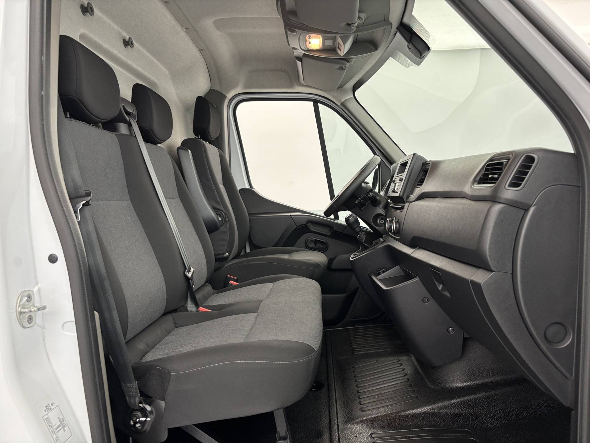 Vente en ligne Renault Master Fourgon MASTER FGN TRAC F3500 L3H3 BLUE DCI 135 au prix de 24 990 €