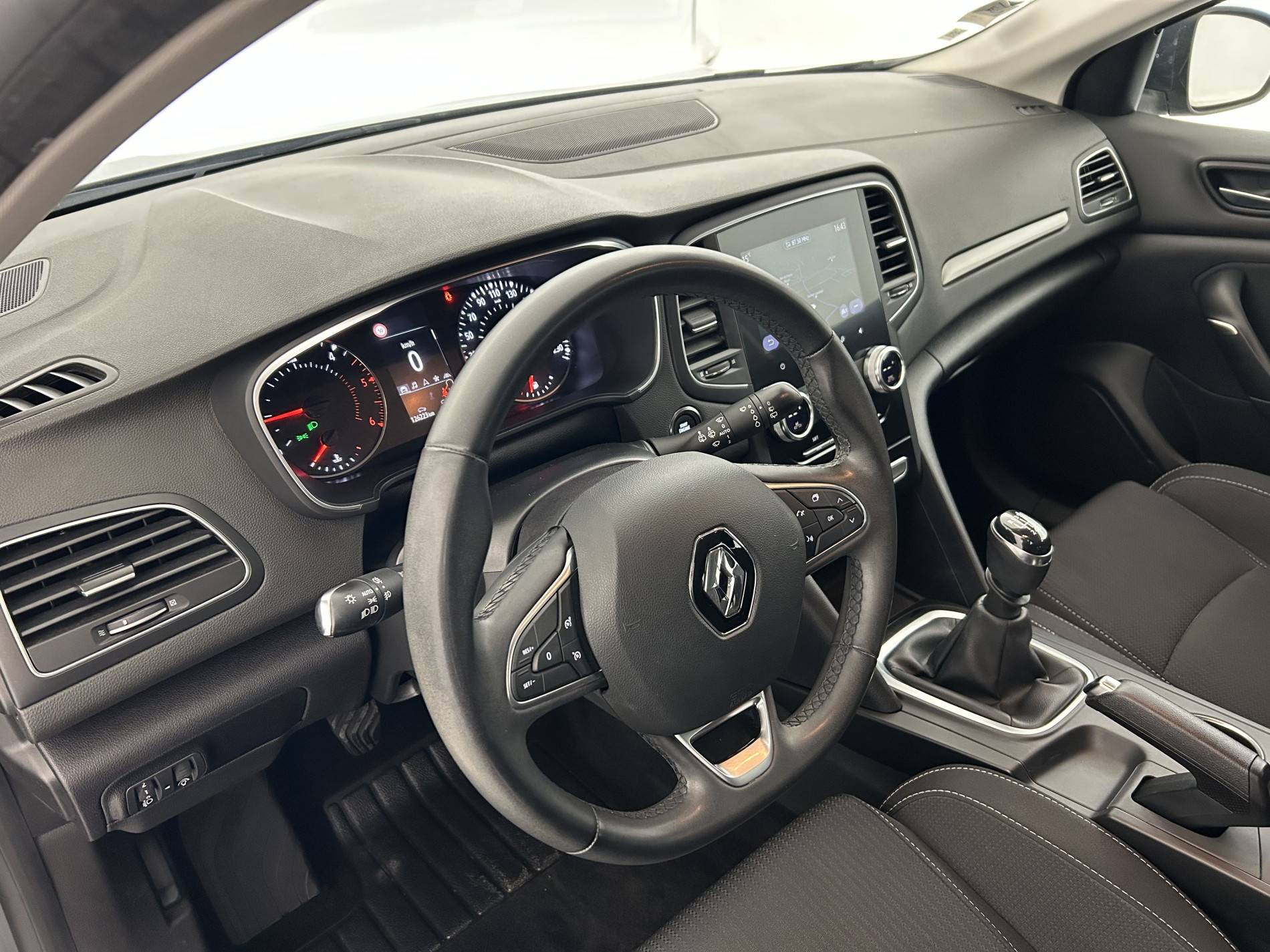 Vente en ligne Renault Megane 4 Estate Mégane IV Estate Blue dCi 115 - 21N au prix de 12 890 €
