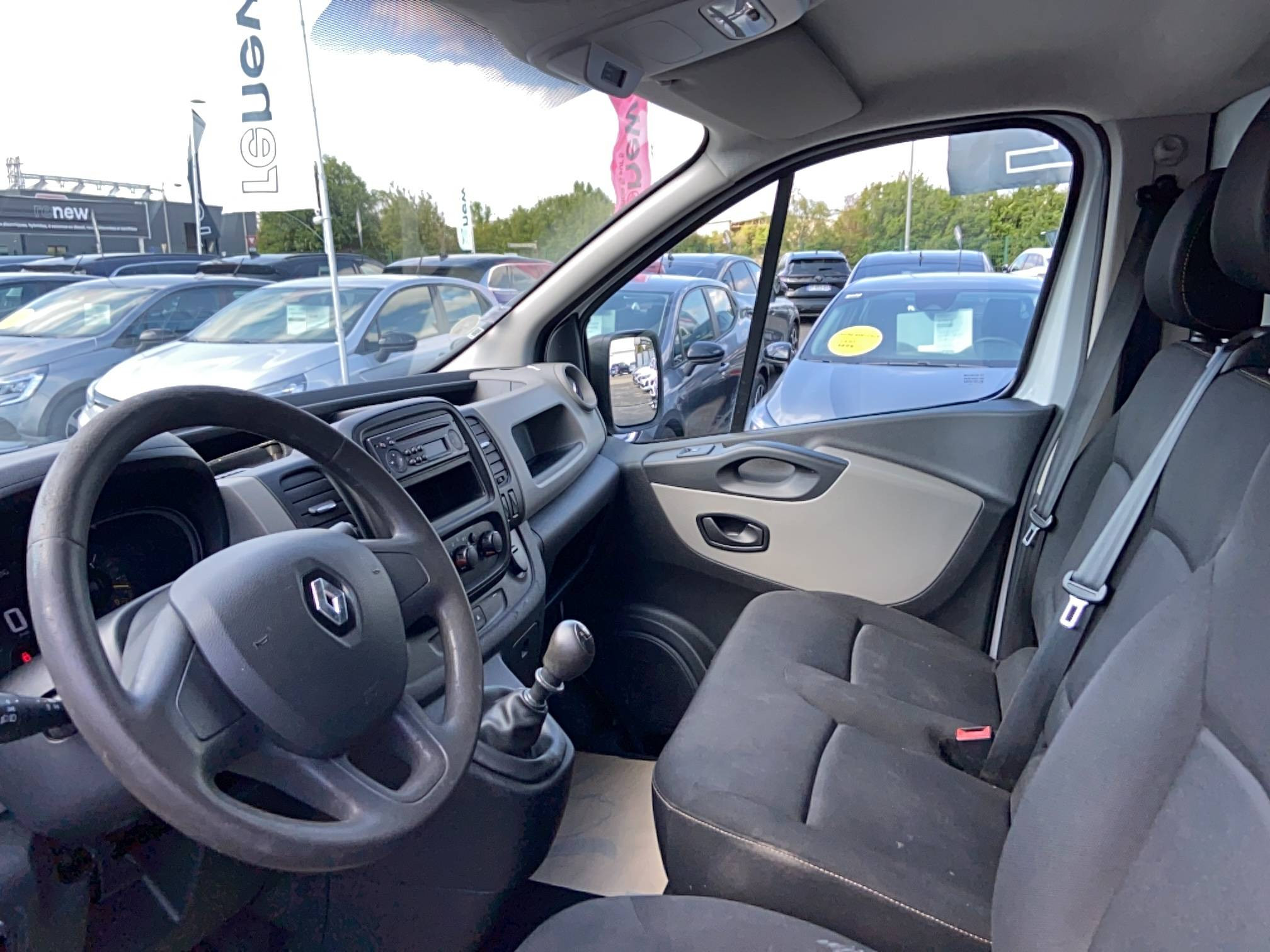 Vente en ligne Renault Trafic 3 Fourgon TRAFIC FGN L1H1 1000 KG DCI 95 E6 au prix de 14 990 €