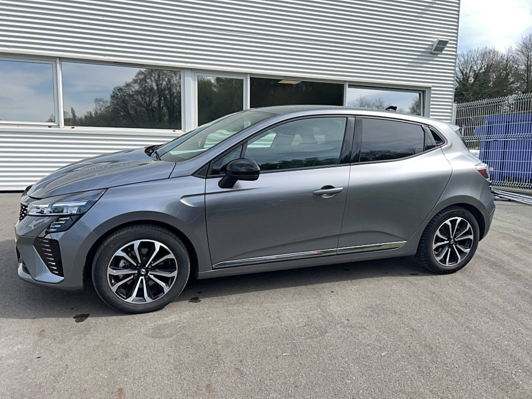 Vente en ligne Renault Clio 5 Clio E-Tech full hybrid 145 au prix de 18 590 €