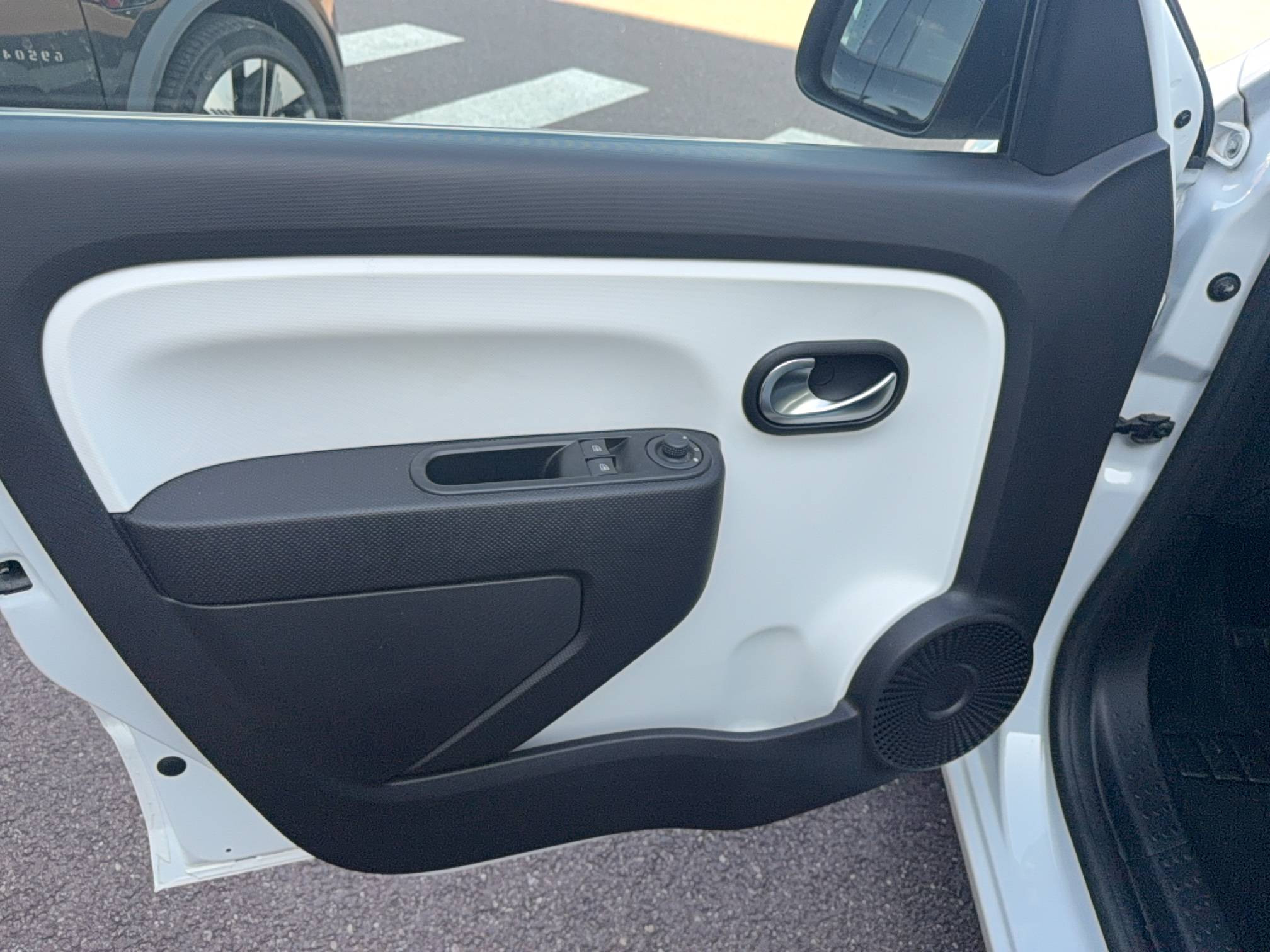 Vente en ligne Renault Twingo 3  SCe 65 - 21 au prix de 11 464 €