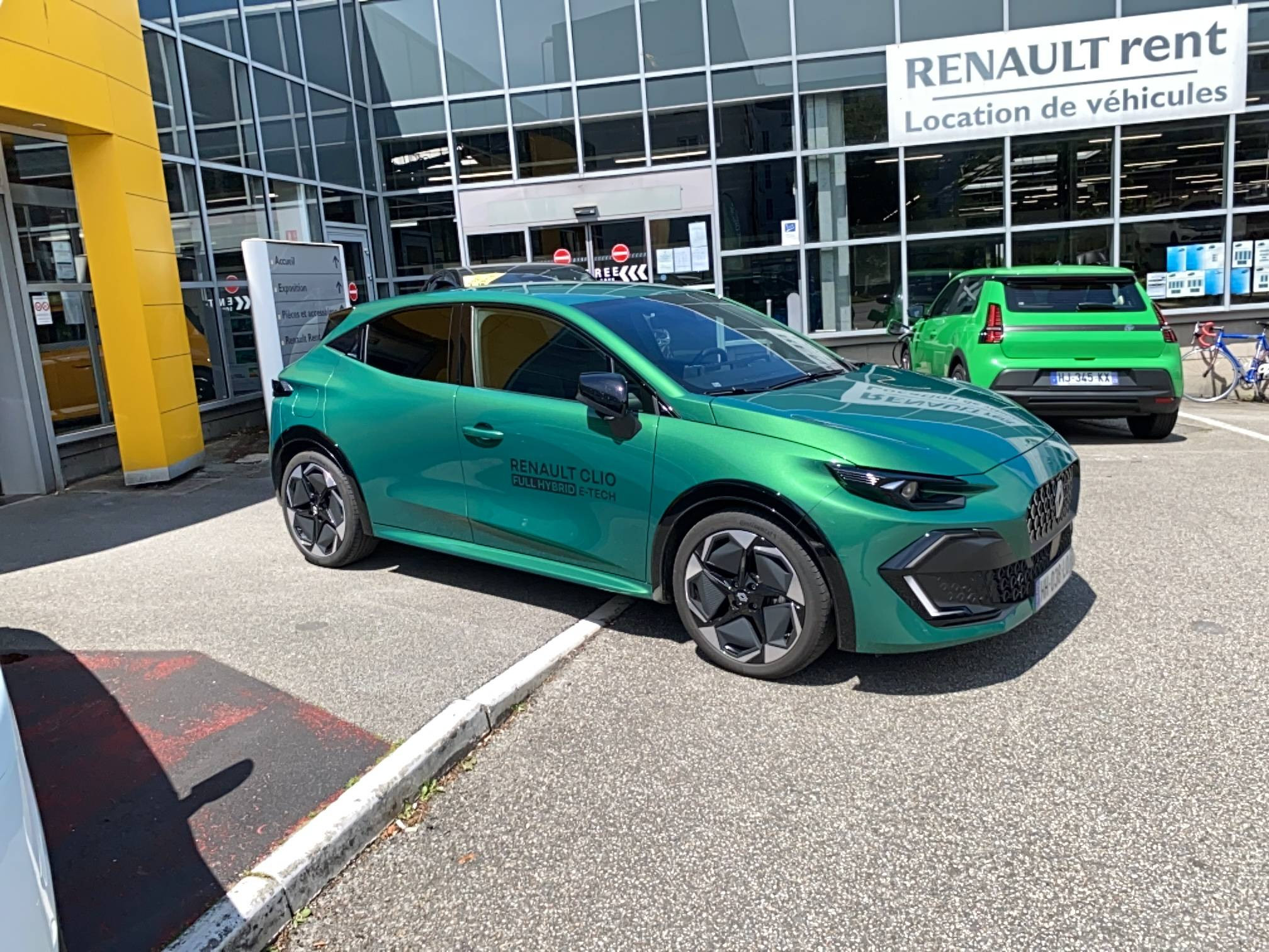Vente en ligne Renault Clio 6 Clio E-Tech full hybrid 160 ch au prix de 25 890 €