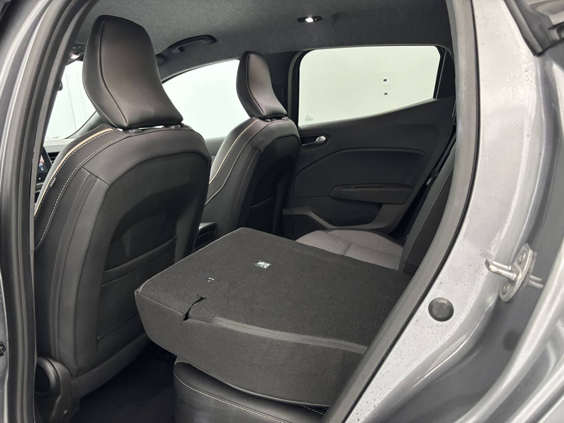 Vente en ligne Renault Clio 5 Clio E-Tech full hybrid 145 ch GSR2 au prix de 20 890 €