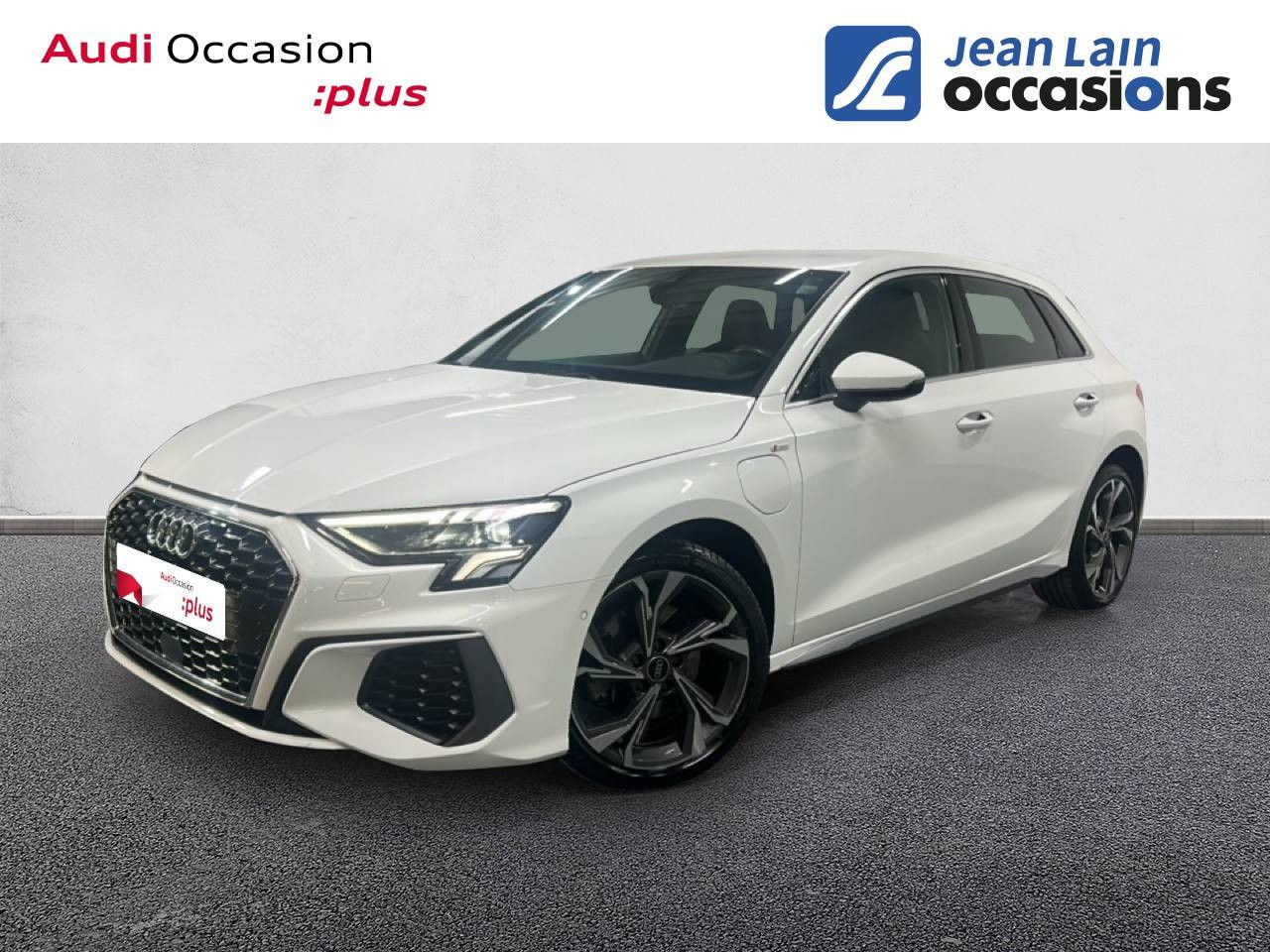 Vente en ligne AUDI A3 SPORTBACK A3 Sportback 40 TFSIe 204 S tronic 6 S Line de 2023 au prix de 33 190 €