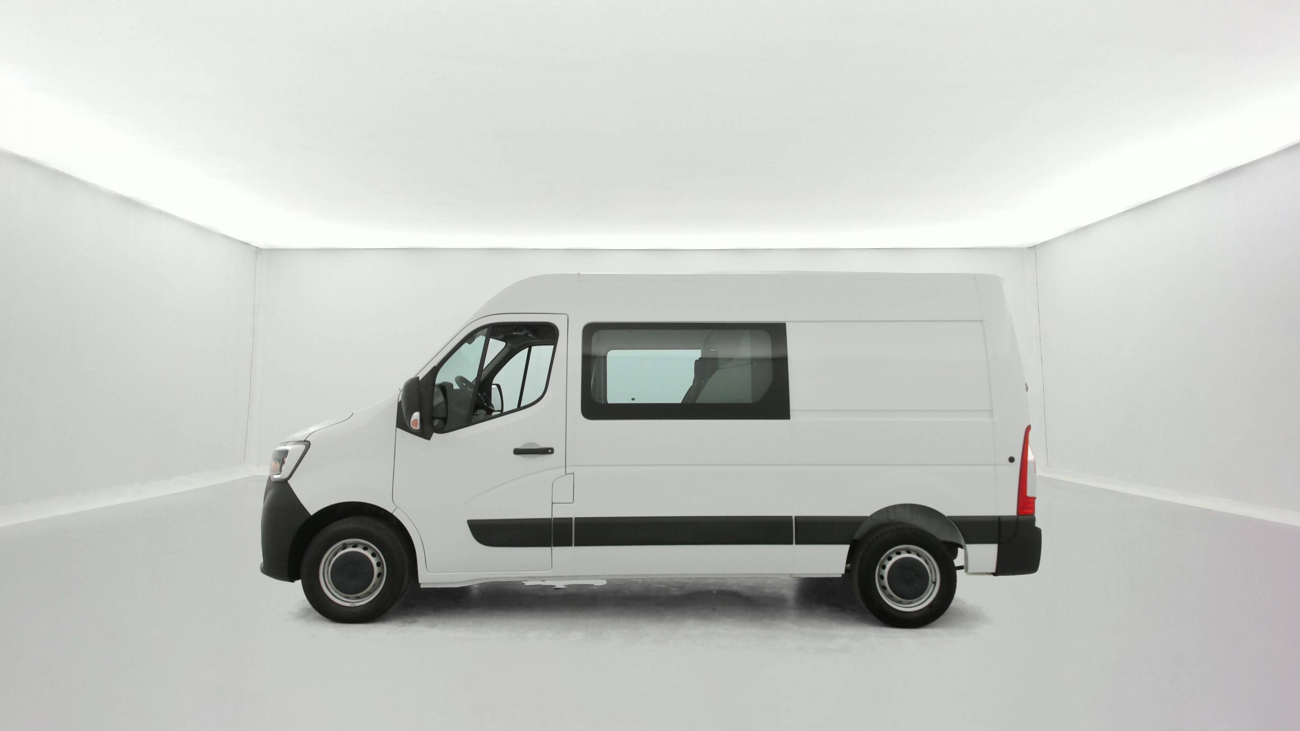 Vente en ligne Renault Master Fourgon MASTER CA TRAC F3500 L2H2 BLUE DCI 150 au prix de 26 990 €