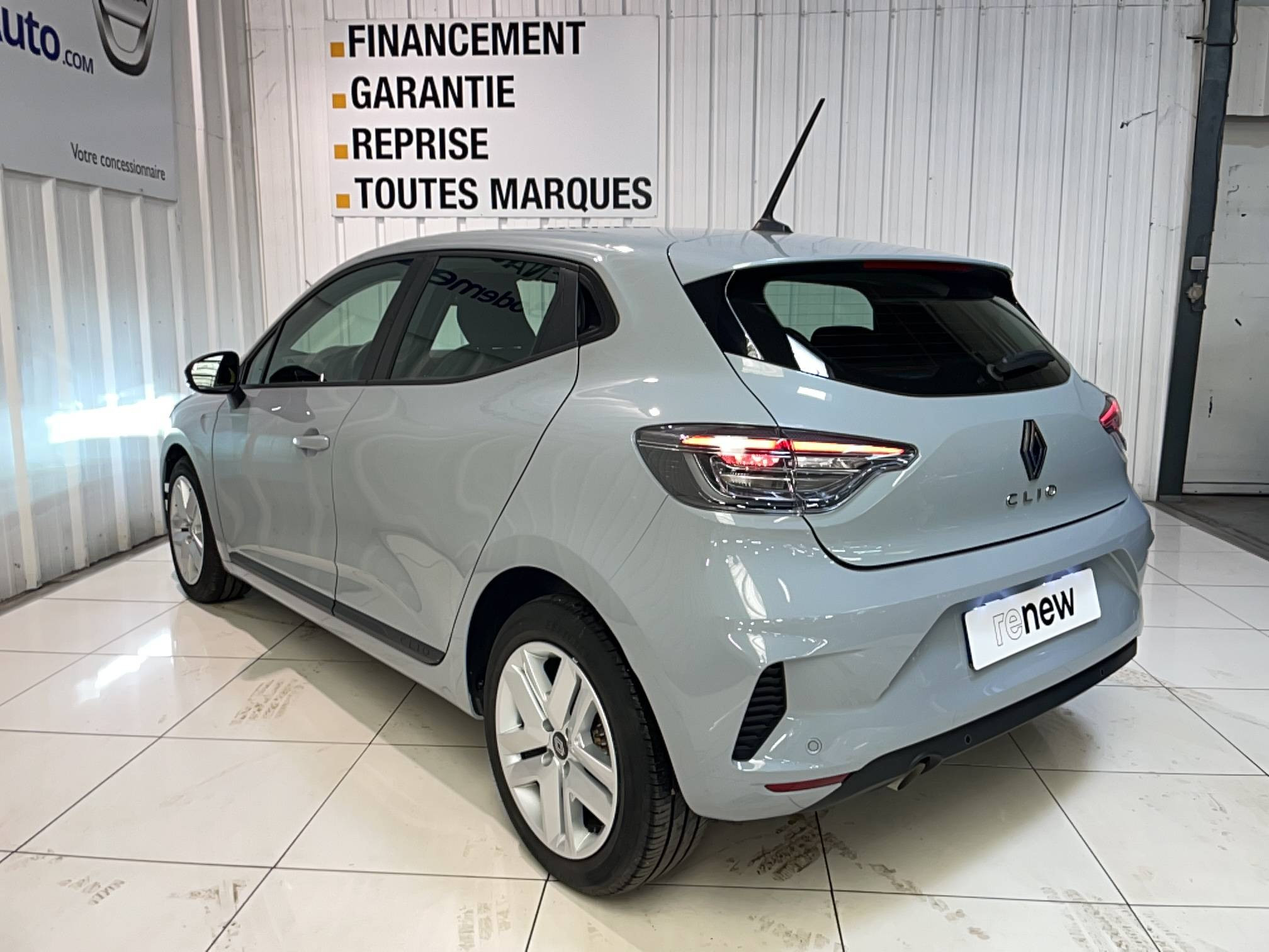 Vente en ligne Renault Clio 5 Clio TCe 90 au prix de 15 990 €