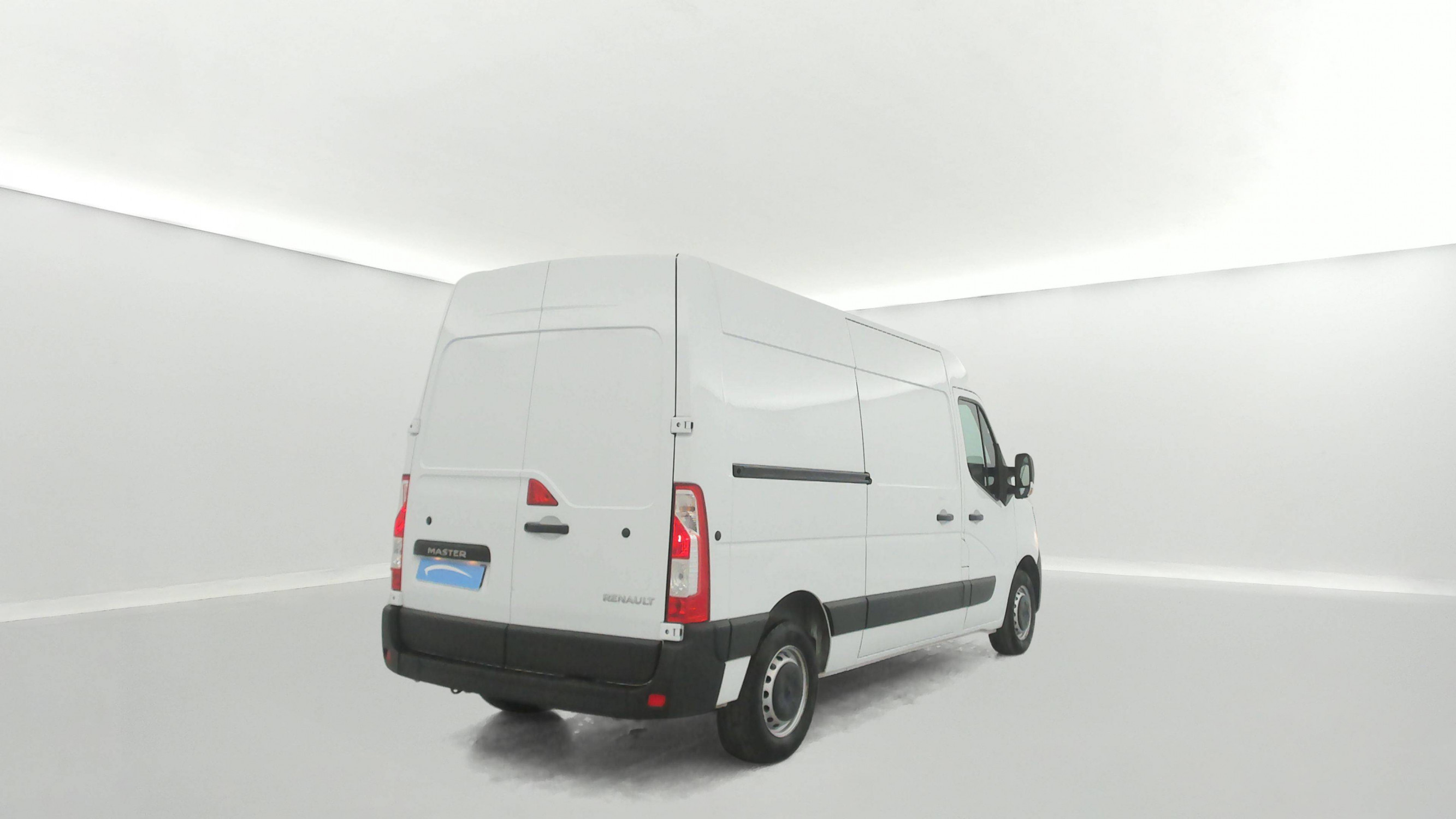 Vente en ligne Renault Master Fourgon MASTER FGN TRAC F3500 L2H2 BLUE DCI 135 au prix de 27 490 €