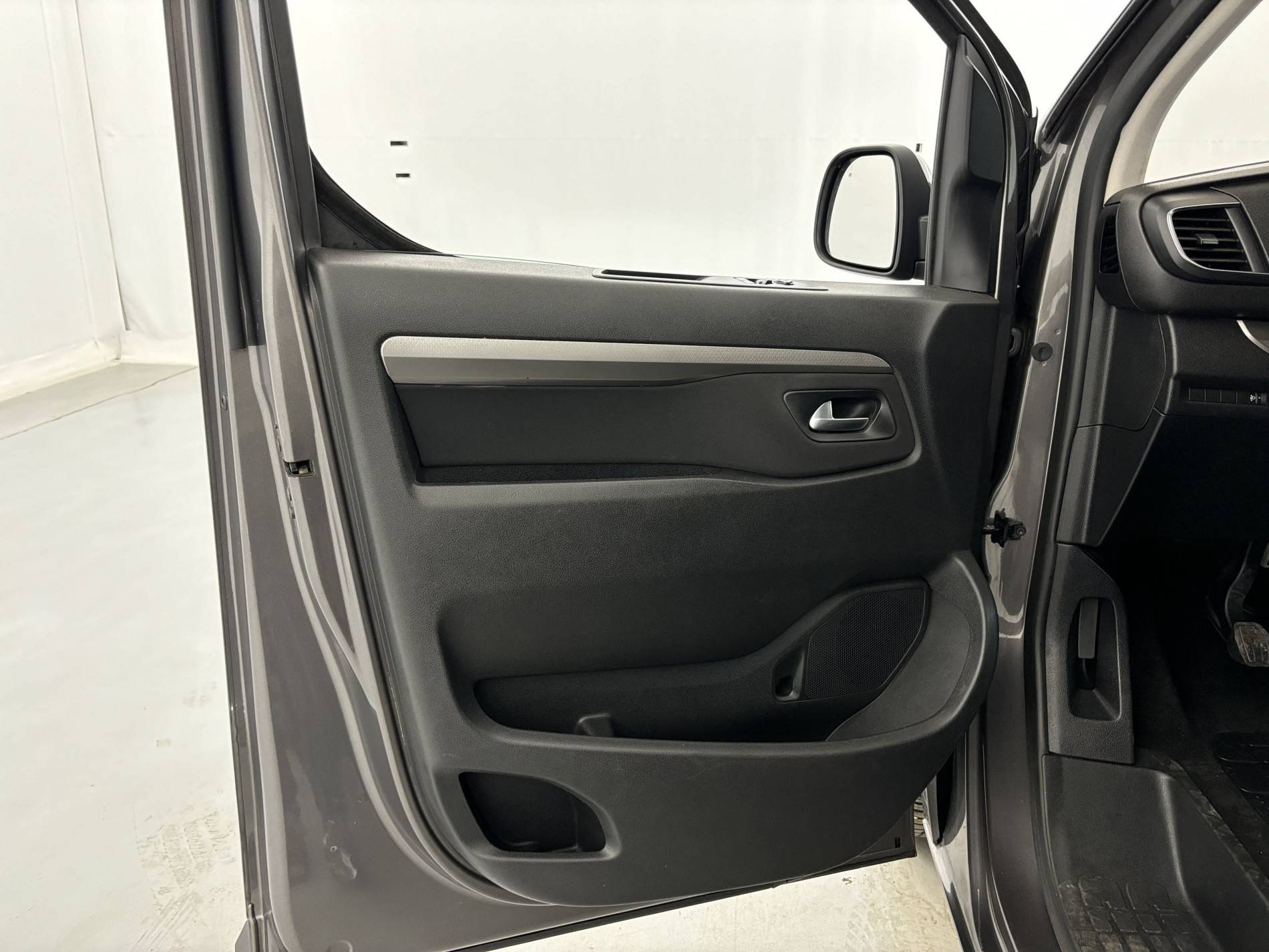 Vente en ligne Citroën Spacetourer Spacetourer M BlueHDi 100 BVM6 au prix de 24 490 €