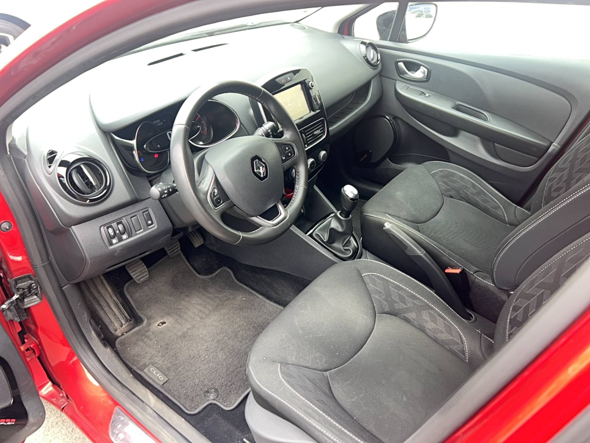 Vente en ligne Renault Clio 4 Clio TCe 90 E6C au prix de 10 590 €