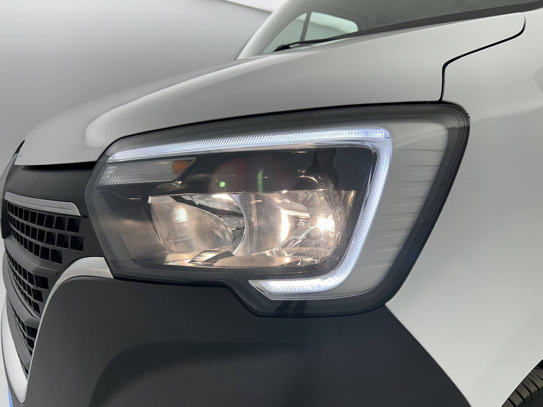 Vente en ligne Renault Master Fourgon MASTER FGN TRAC F3500 L2H2 BLUE DCI 135 au prix de 26 990 €