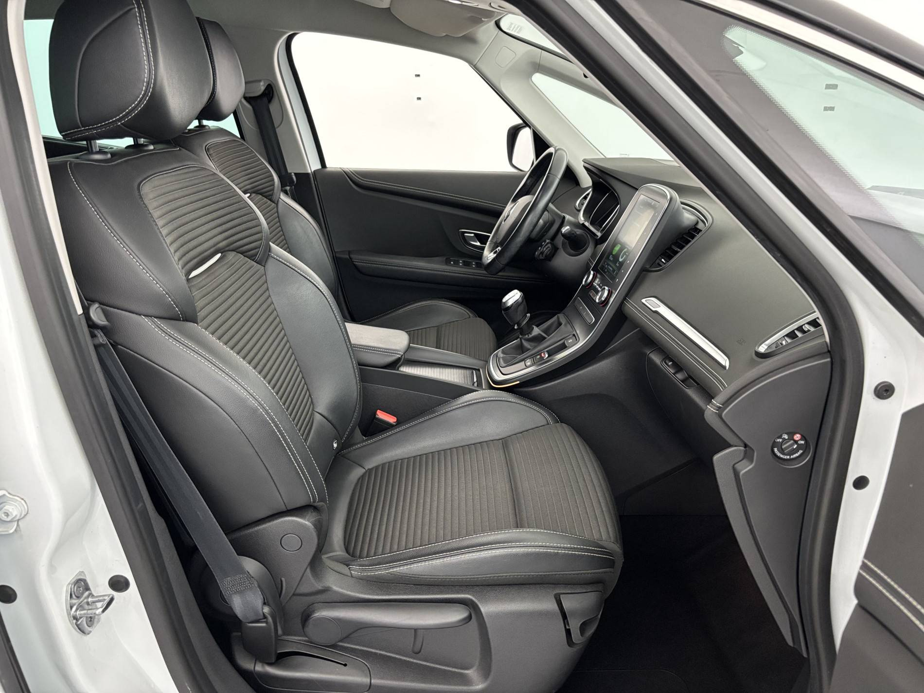 Vente en ligne Renault Scenic 4 Scenic Blue dCi 120 au prix de 16 900 €