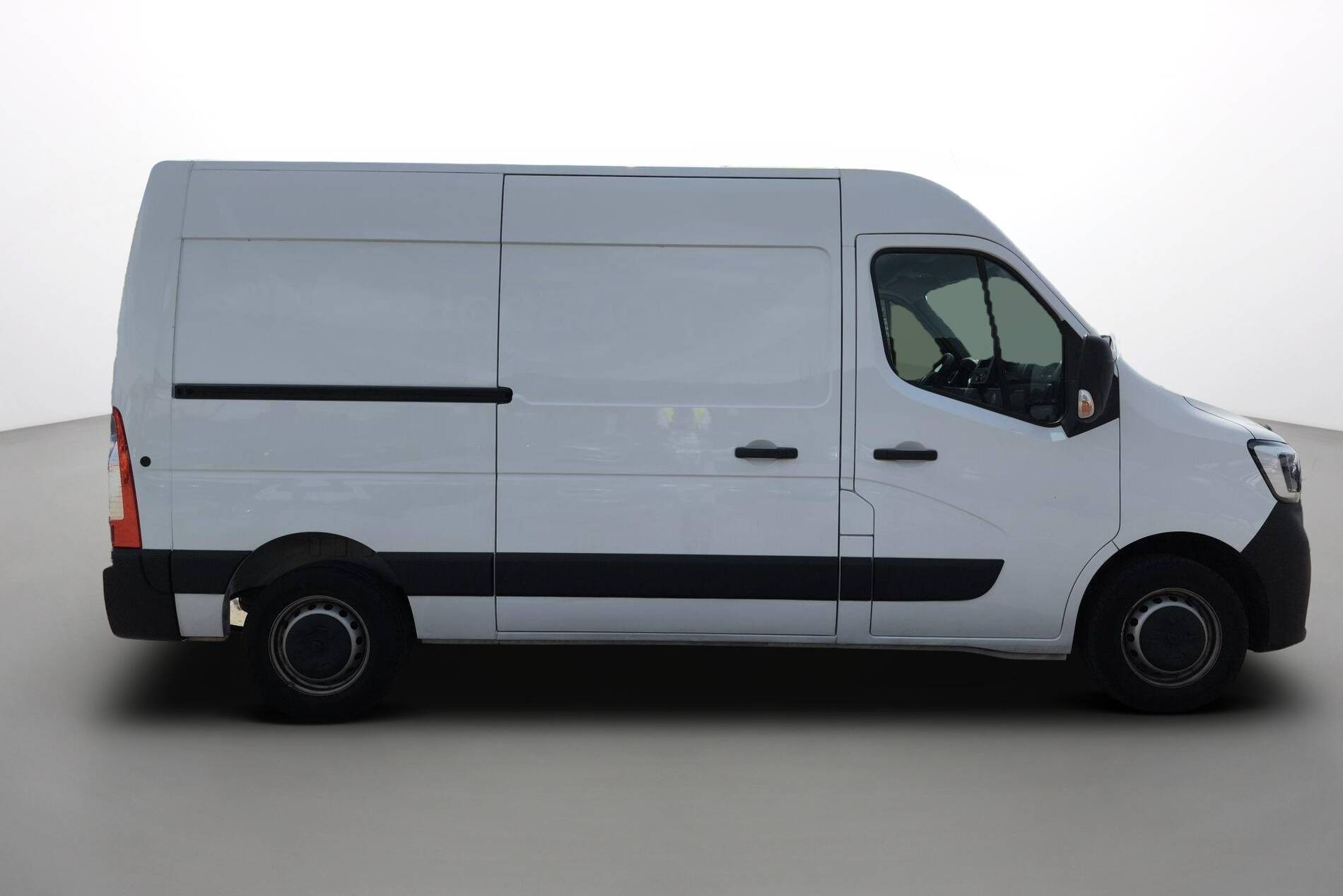 Vente en ligne Renault Master Fourgon MASTER FGN TRAC F3500 L2H2 BLUE DCI 135 au prix de 26 280 €
