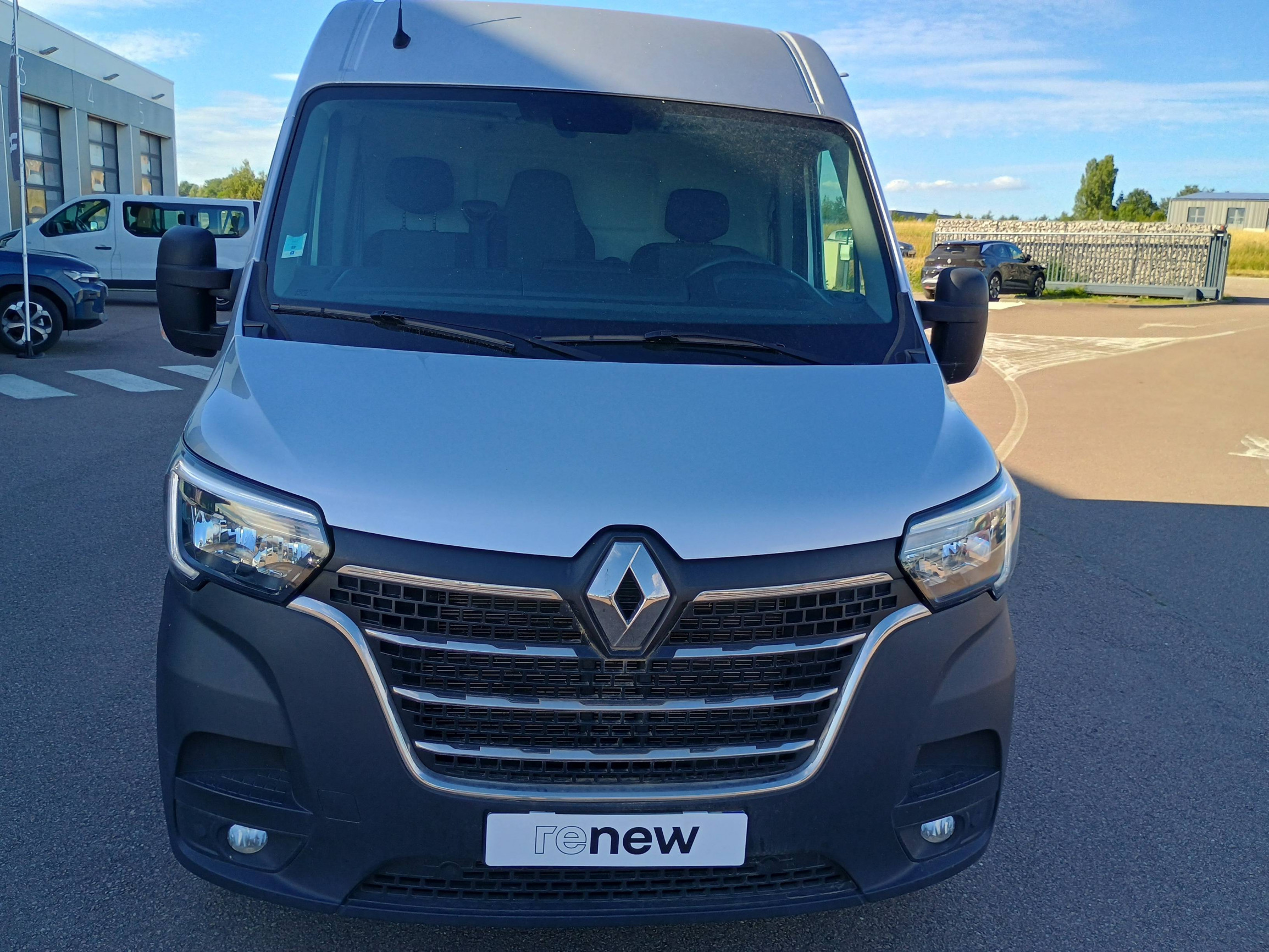 Vente en ligne Renault Master Fourgon MASTER FGN TRAC F3500 L2H2 BLUE DCI 180 au prix de 27 991 €