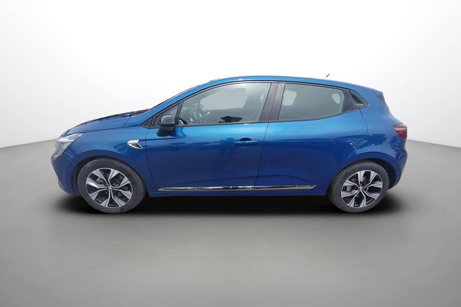 Vente en ligne Renault Clio 5 Clio E-Tech 140 - 21N au prix de 15 490 €