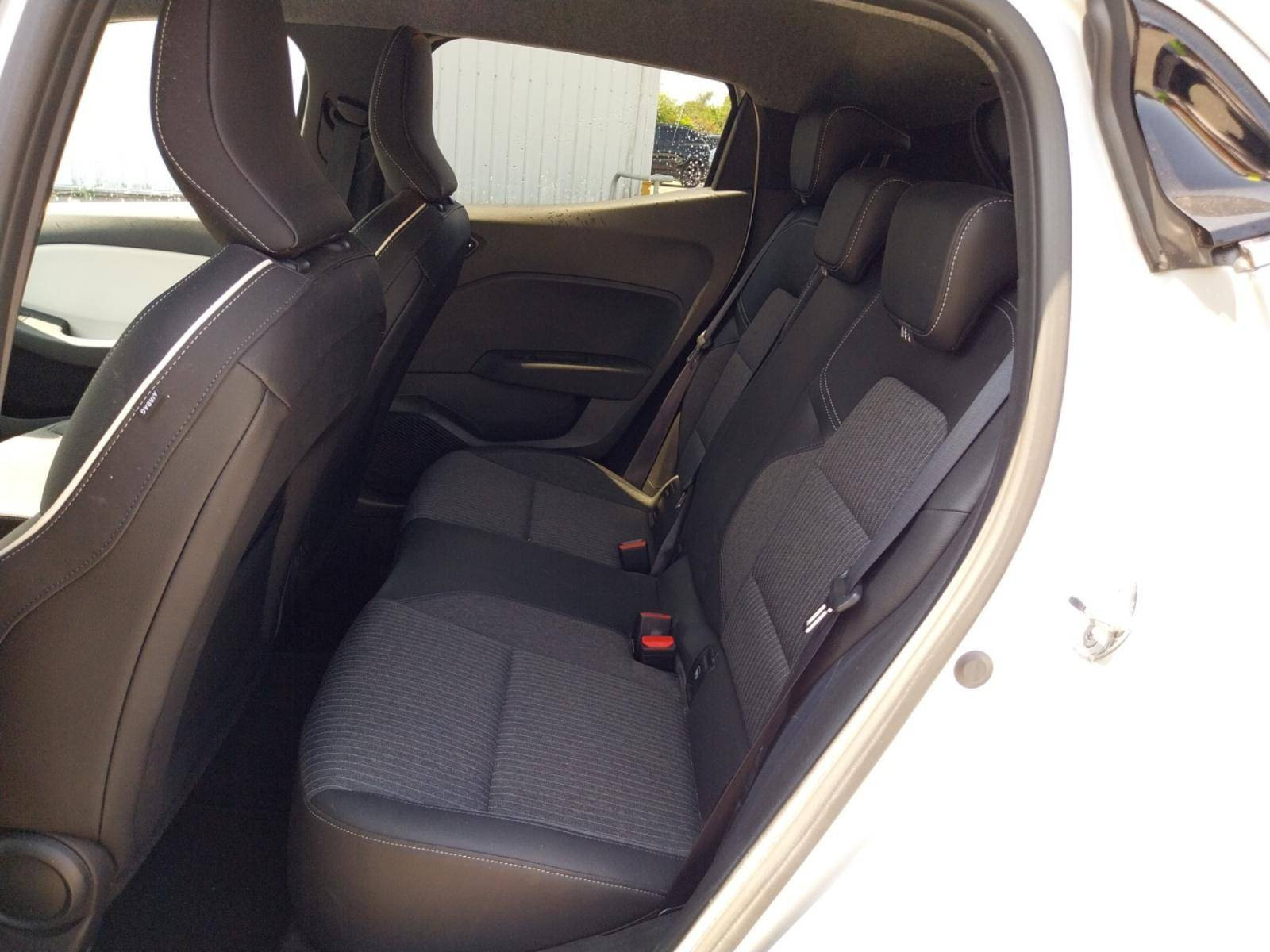 Vente en ligne Renault Clio 5 Clio TCe 90 au prix de 15 900 €