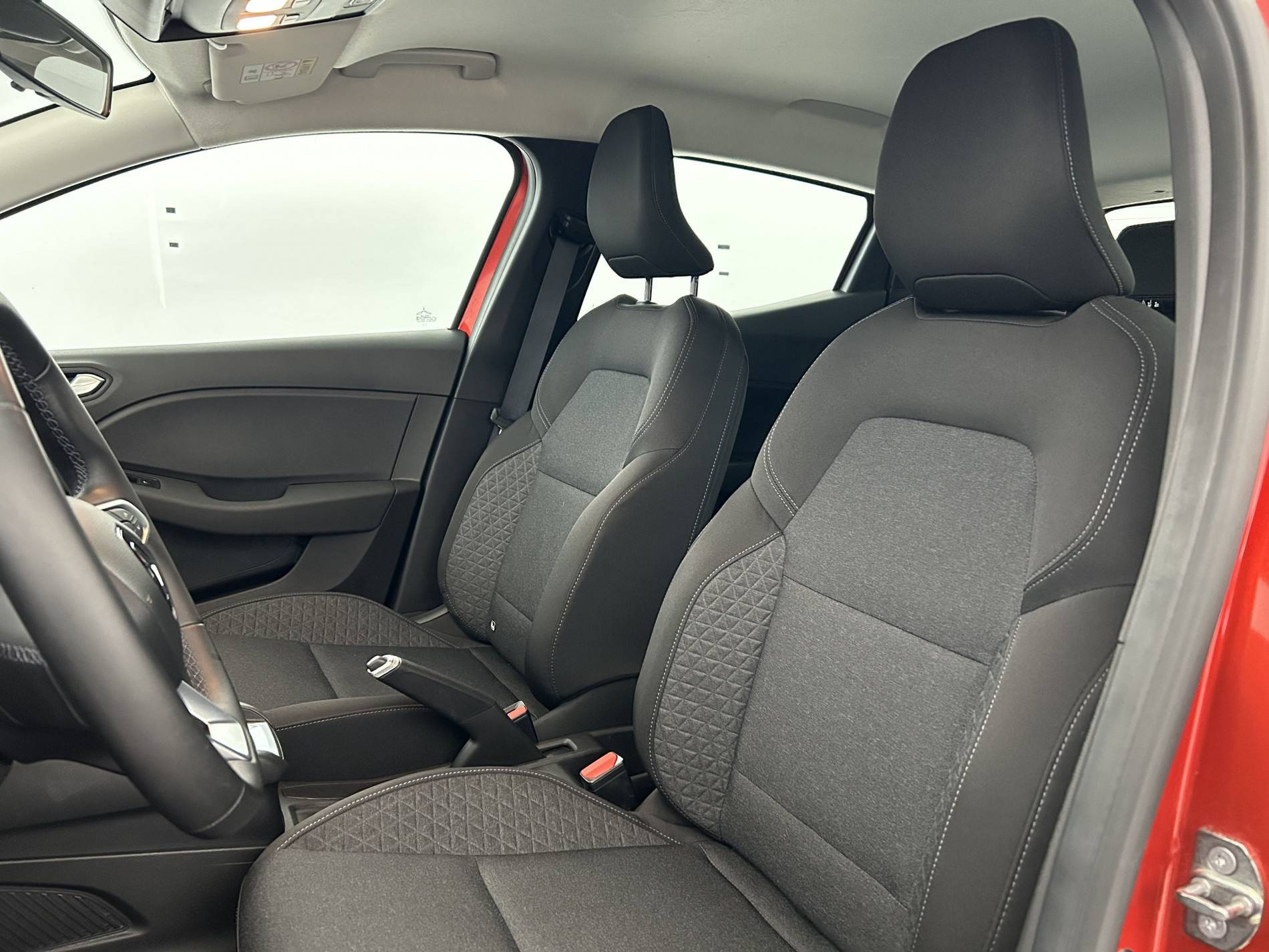 Vente en ligne Renault Clio 5 Clio E-Tech full hybrid 145 au prix de 16 890 €