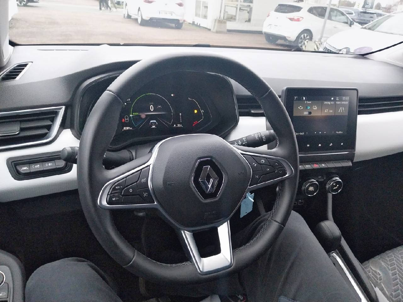 Vente en ligne Renault Clio 5 Clio E-Tech full hybrid 145 au prix de 17 590 €