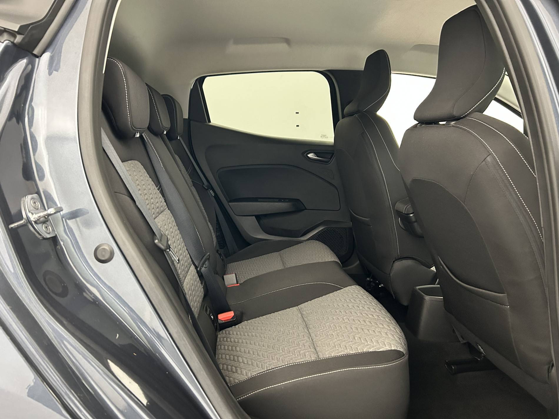 Vente en ligne Renault Clio 5 Clio E-Tech full hybrid 145 au prix de 16 790 €